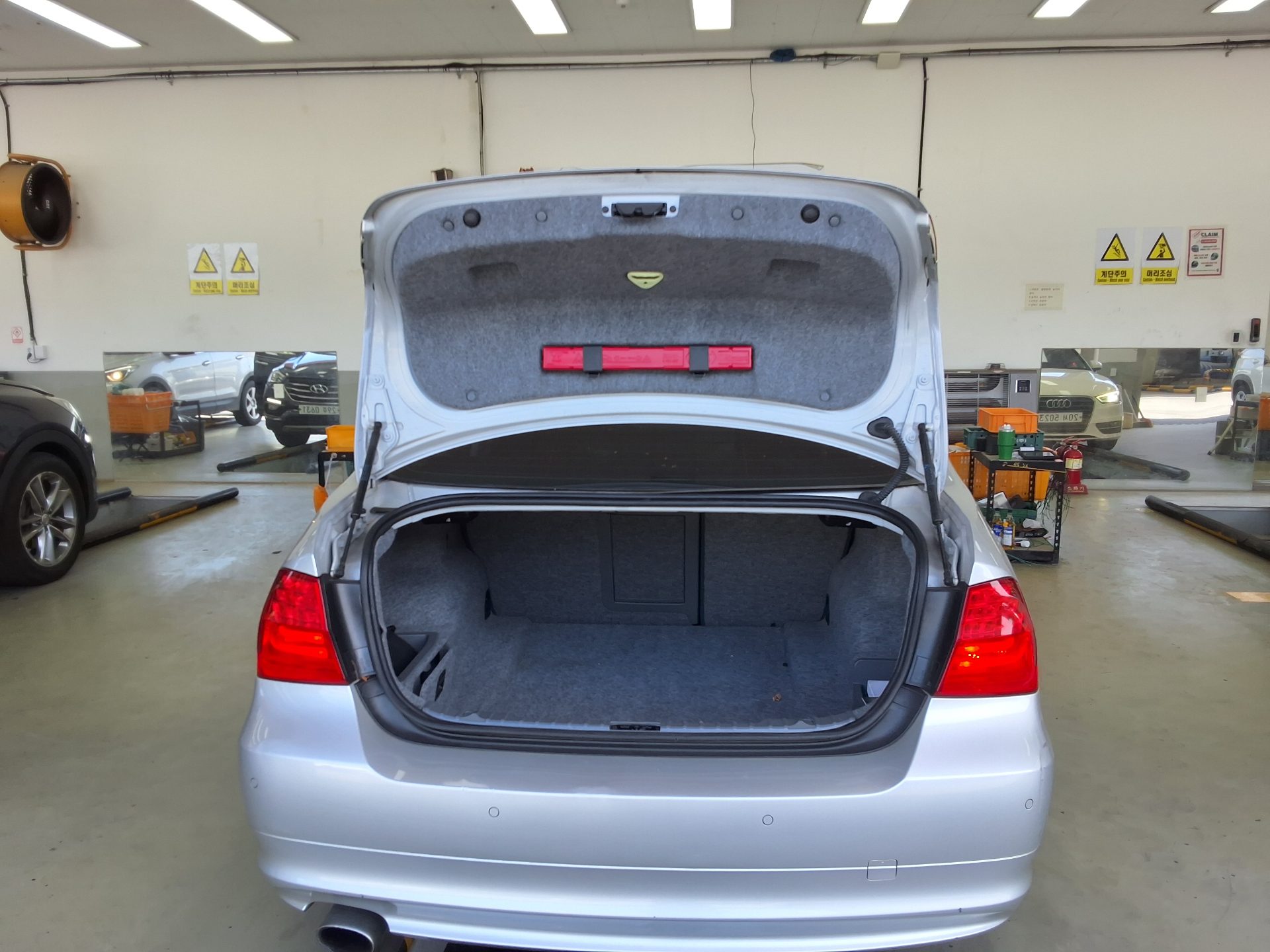 BMW 3 Series 2011 - Image 14