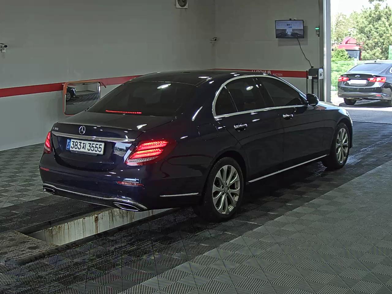 Mercedes-Benz E-Class 2017 - Image 4