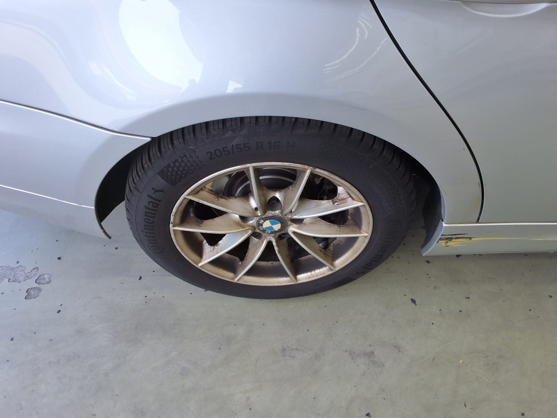 BMW 3 Series 2011 - Image 20