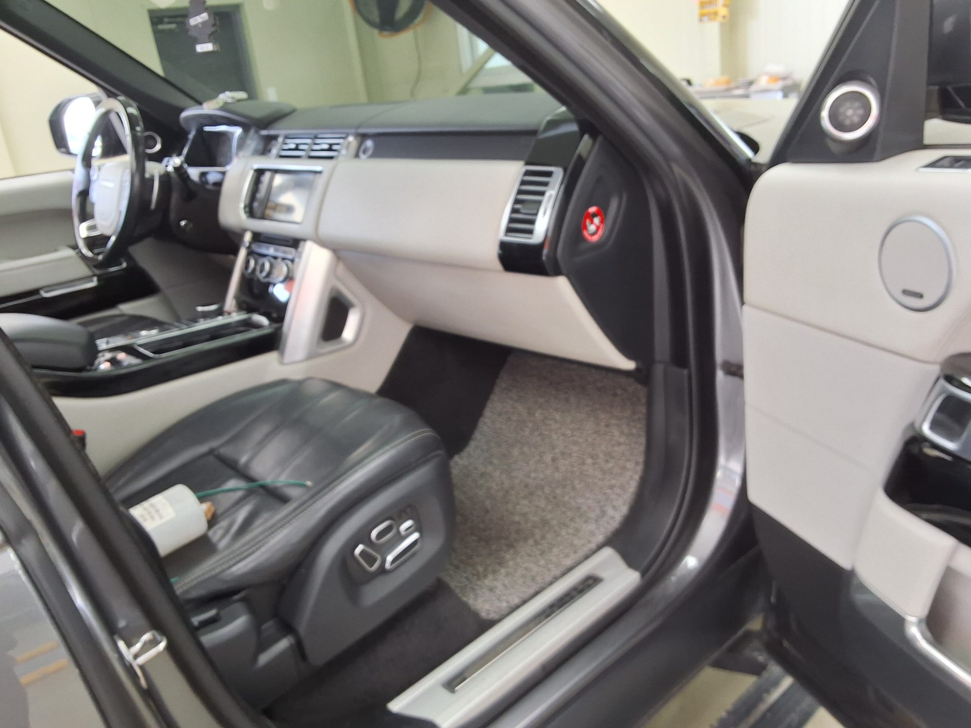 Land Rover Range Rover - 13