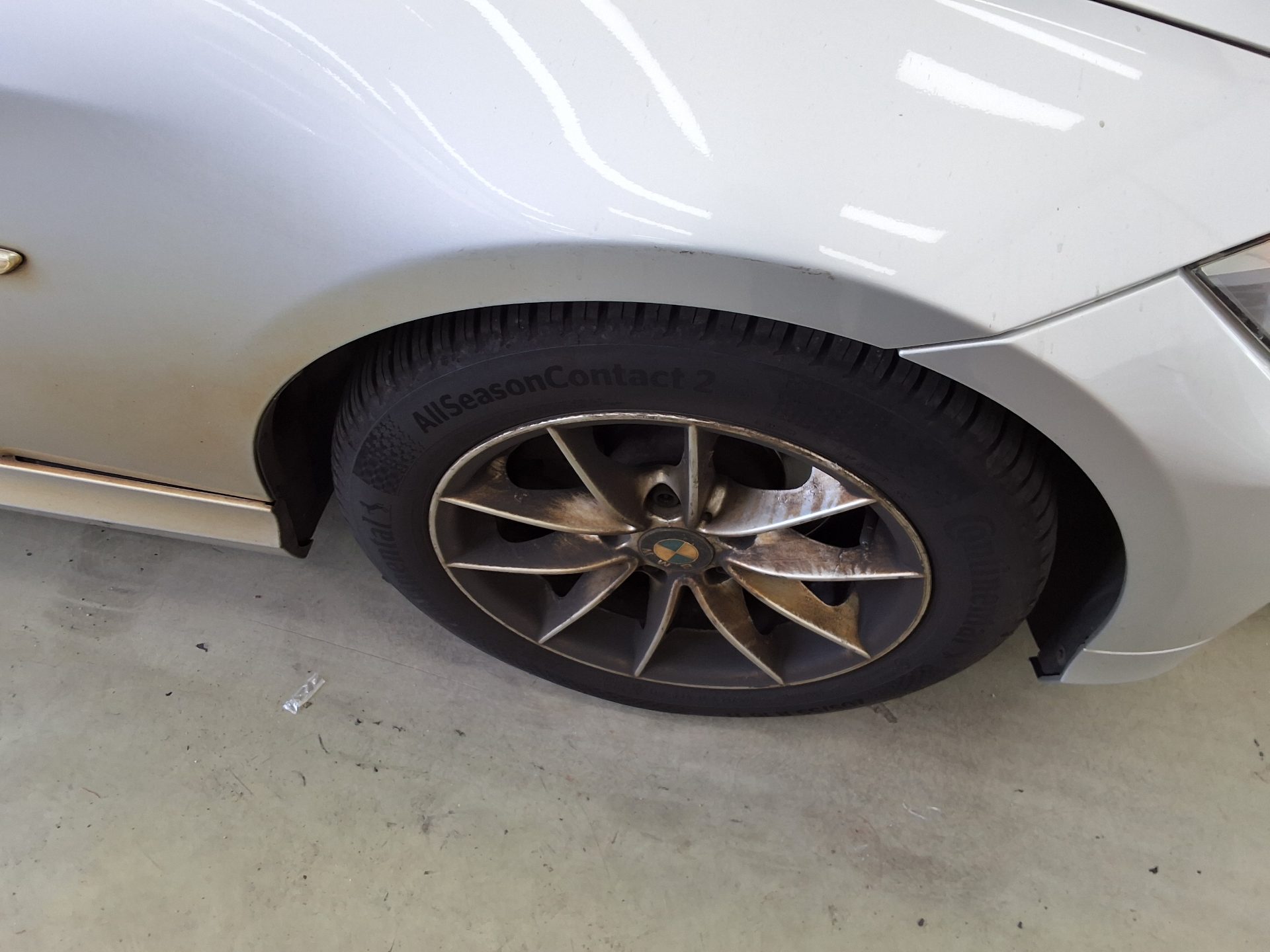 BMW 3 Series 2011 - Image 19