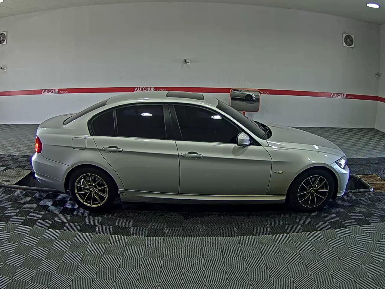 BMW 3 Series 2011 - Image 3