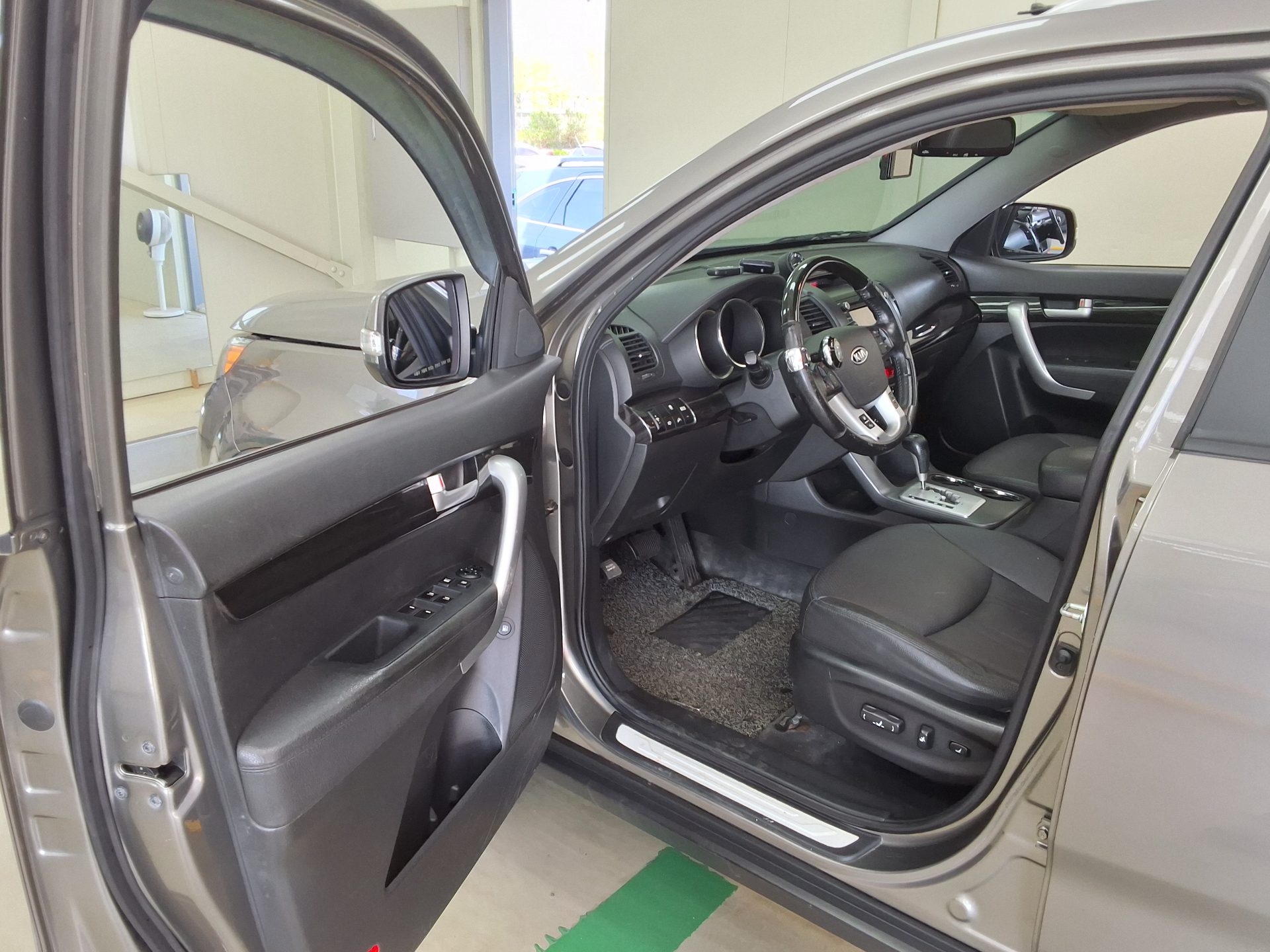 كيا سورينتو 2011 - صورة 9