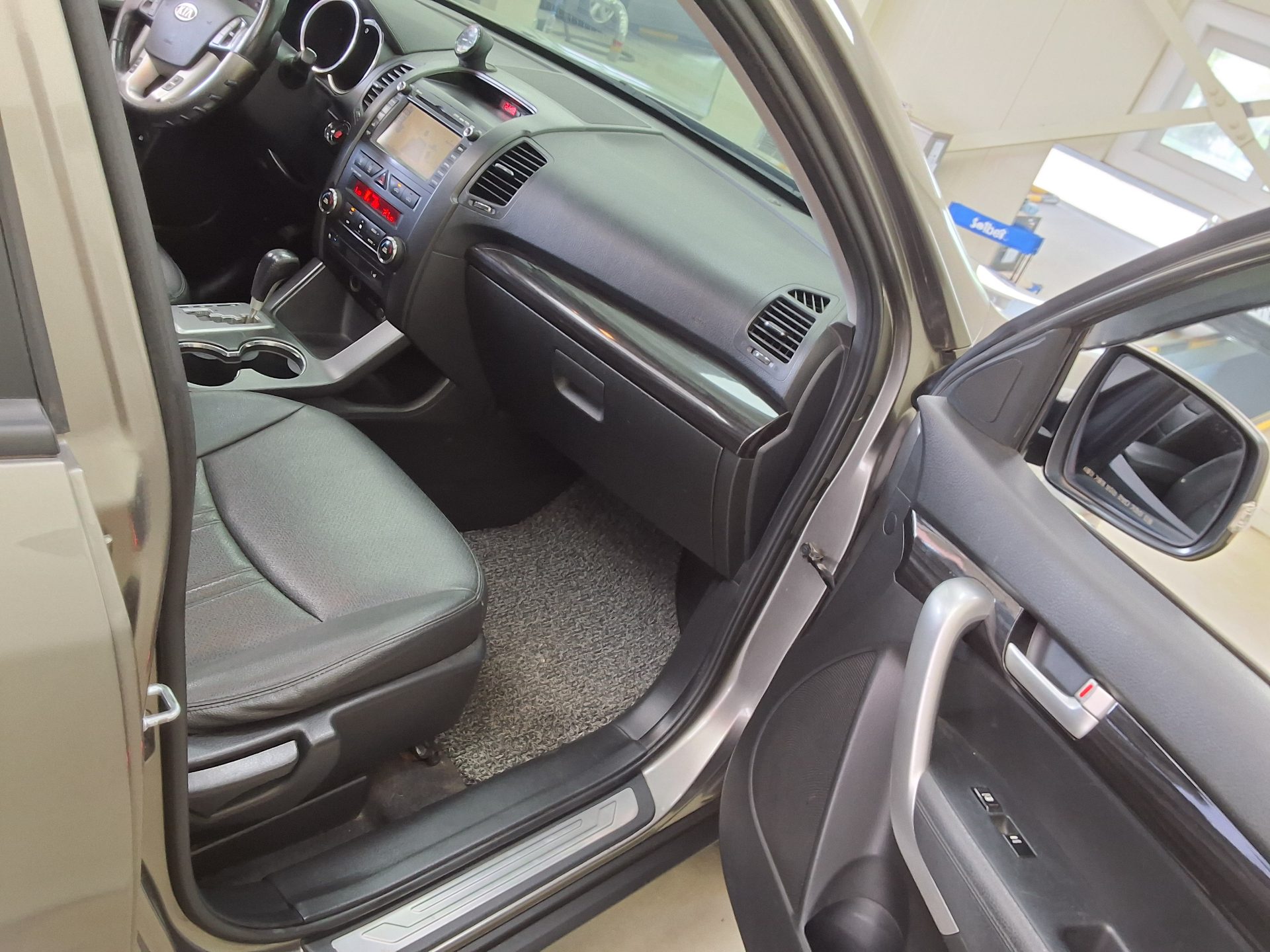 كيا سورينتو 2011 - صورة 13