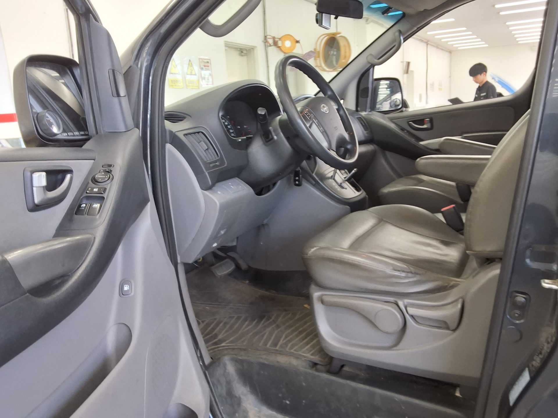 Hyundai Grand Starex 2015 - Image 9
