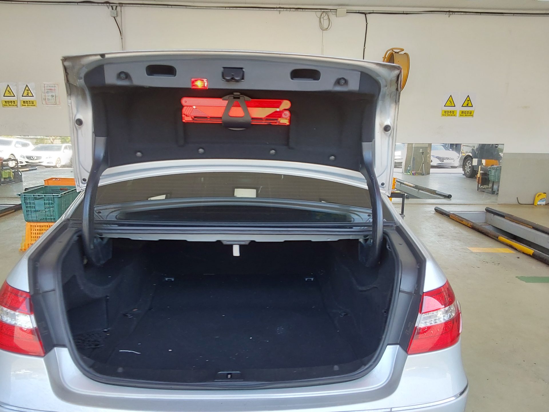 Mercedes-Benz E-Class - 14