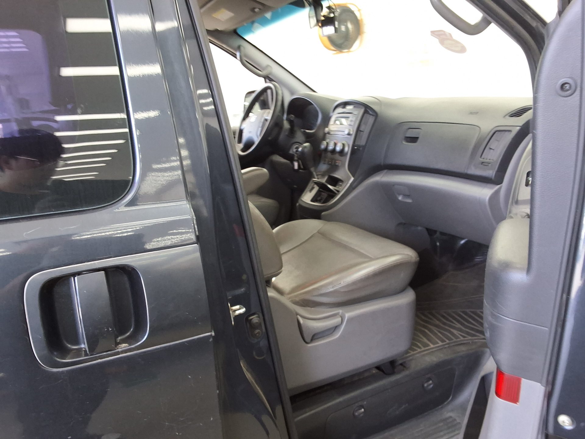 Hyundai Grand Starex 2015 - Image 13