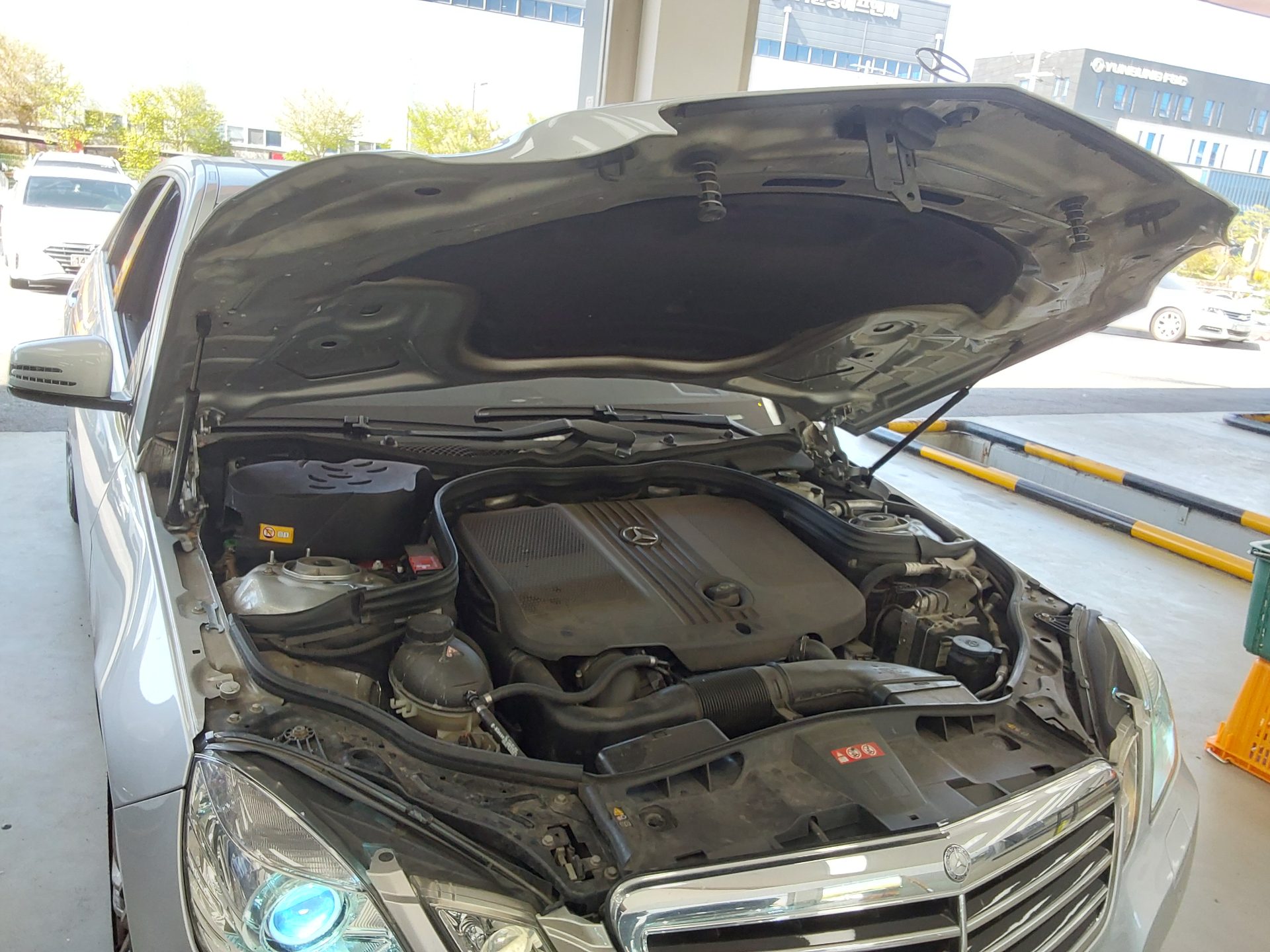 Mercedes-Benz E-Class - 19