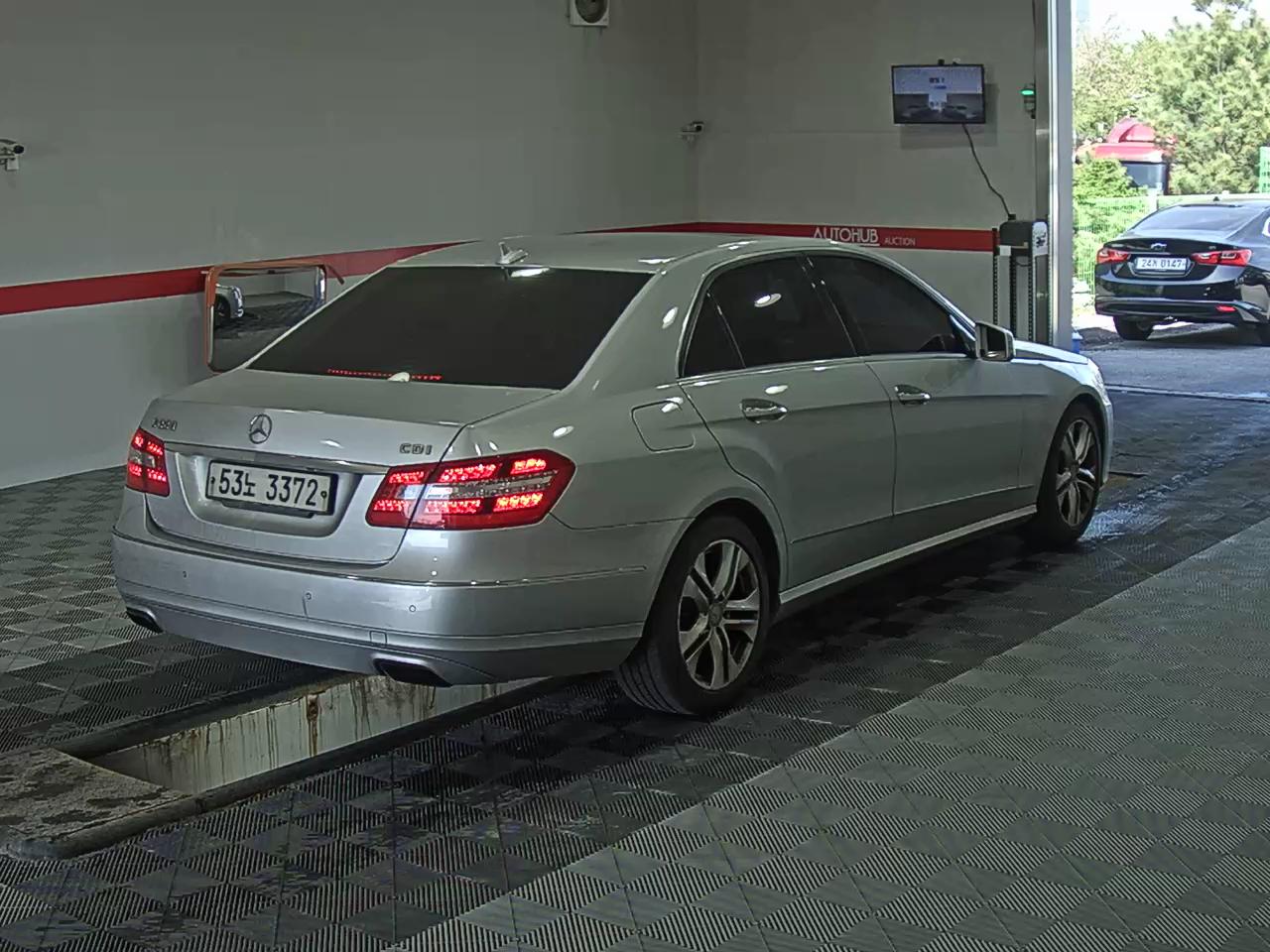 Mercedes-Benz E-Class - 4