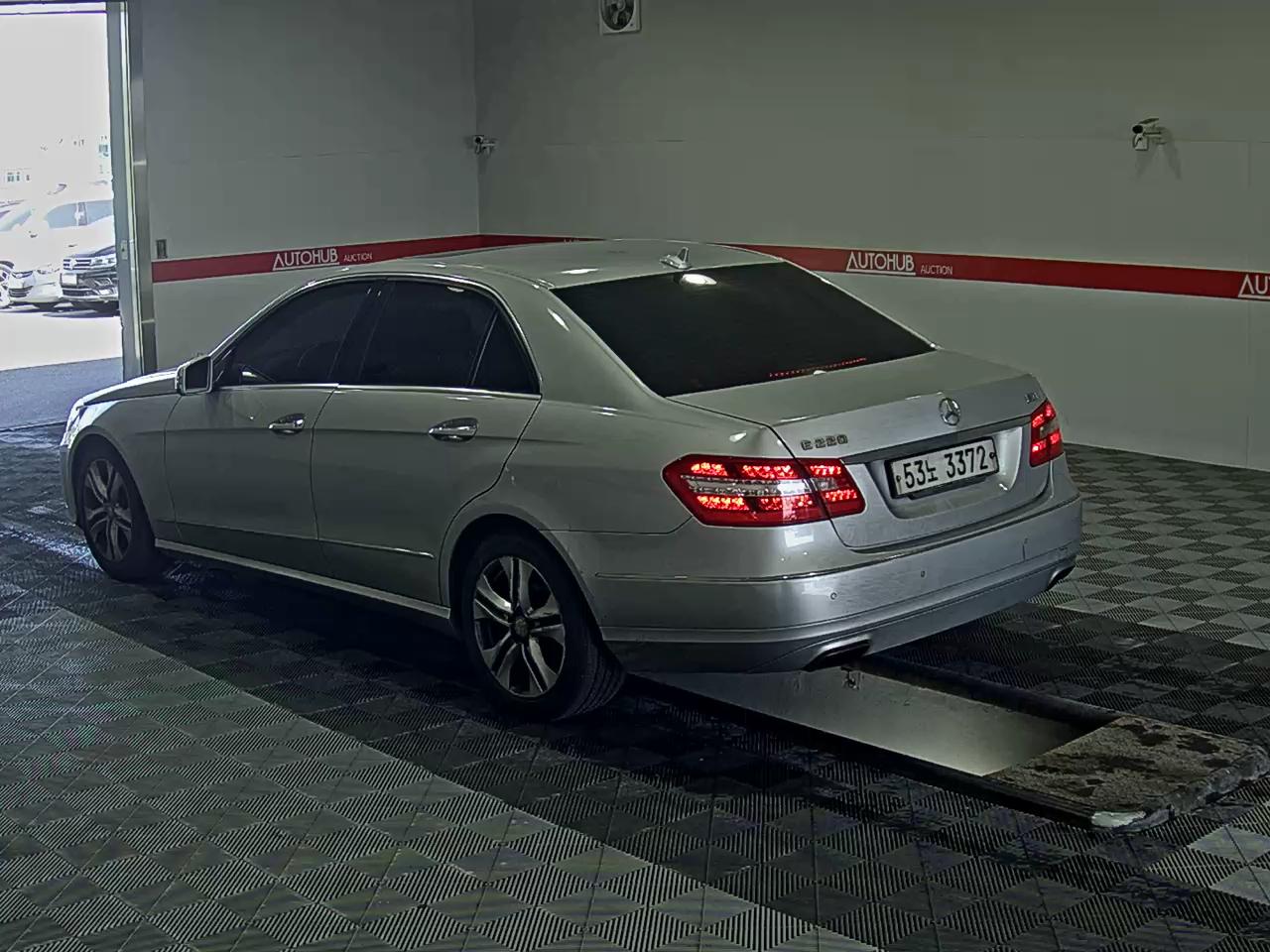 Mercedes-Benz E-Class - 5