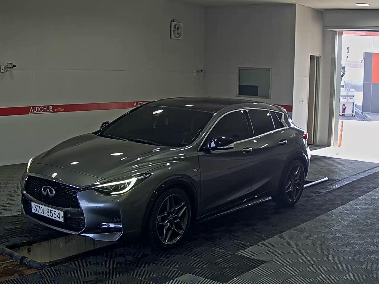 INFINITI Q30