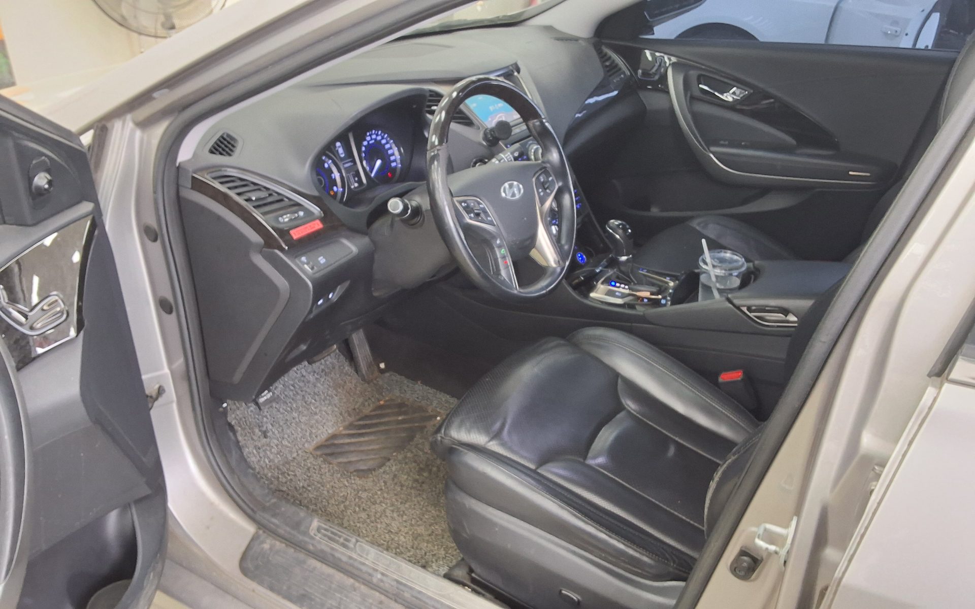 Hyundai Grandeur 2011 - Image 9