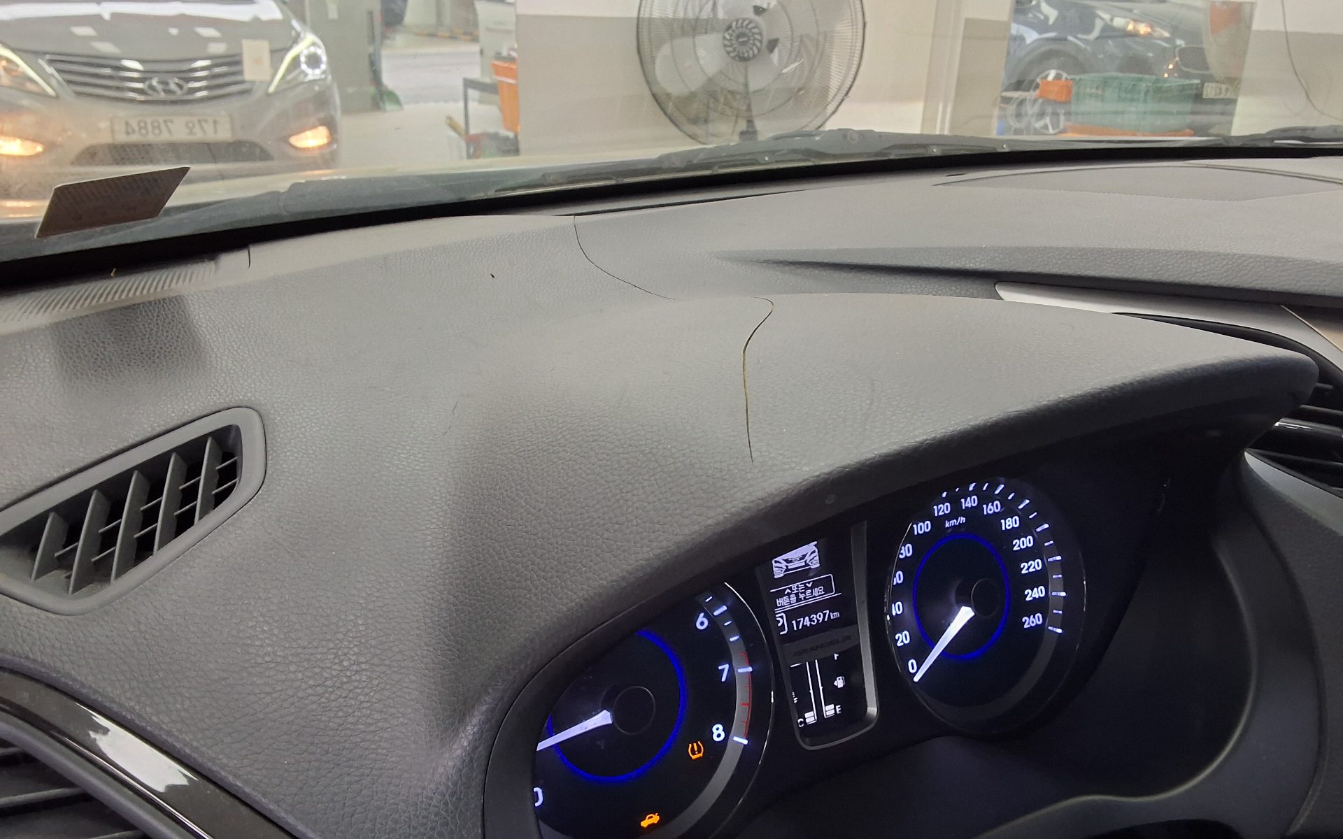 Hyundai Grandeur 2011 - Image 19