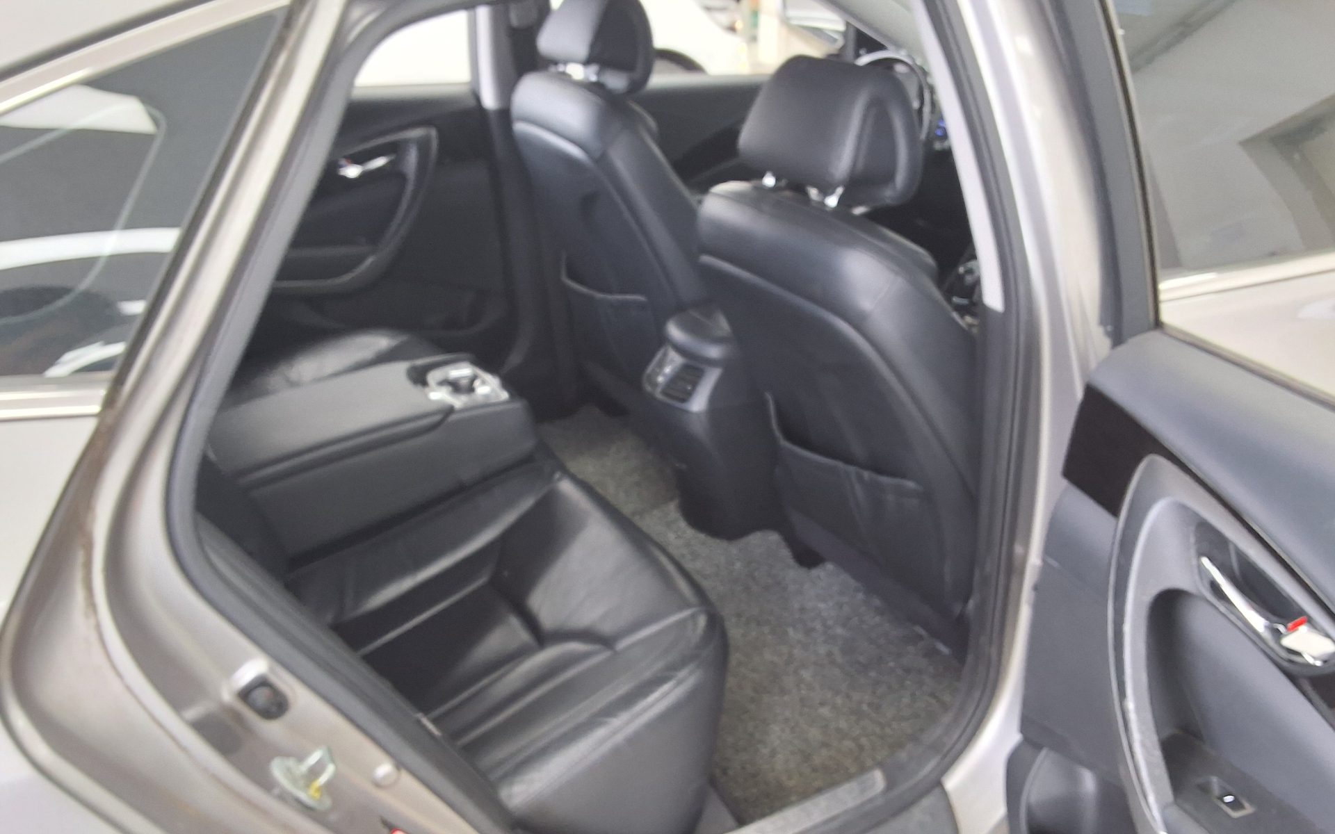 Hyundai Grandeur 2011 - Image 12