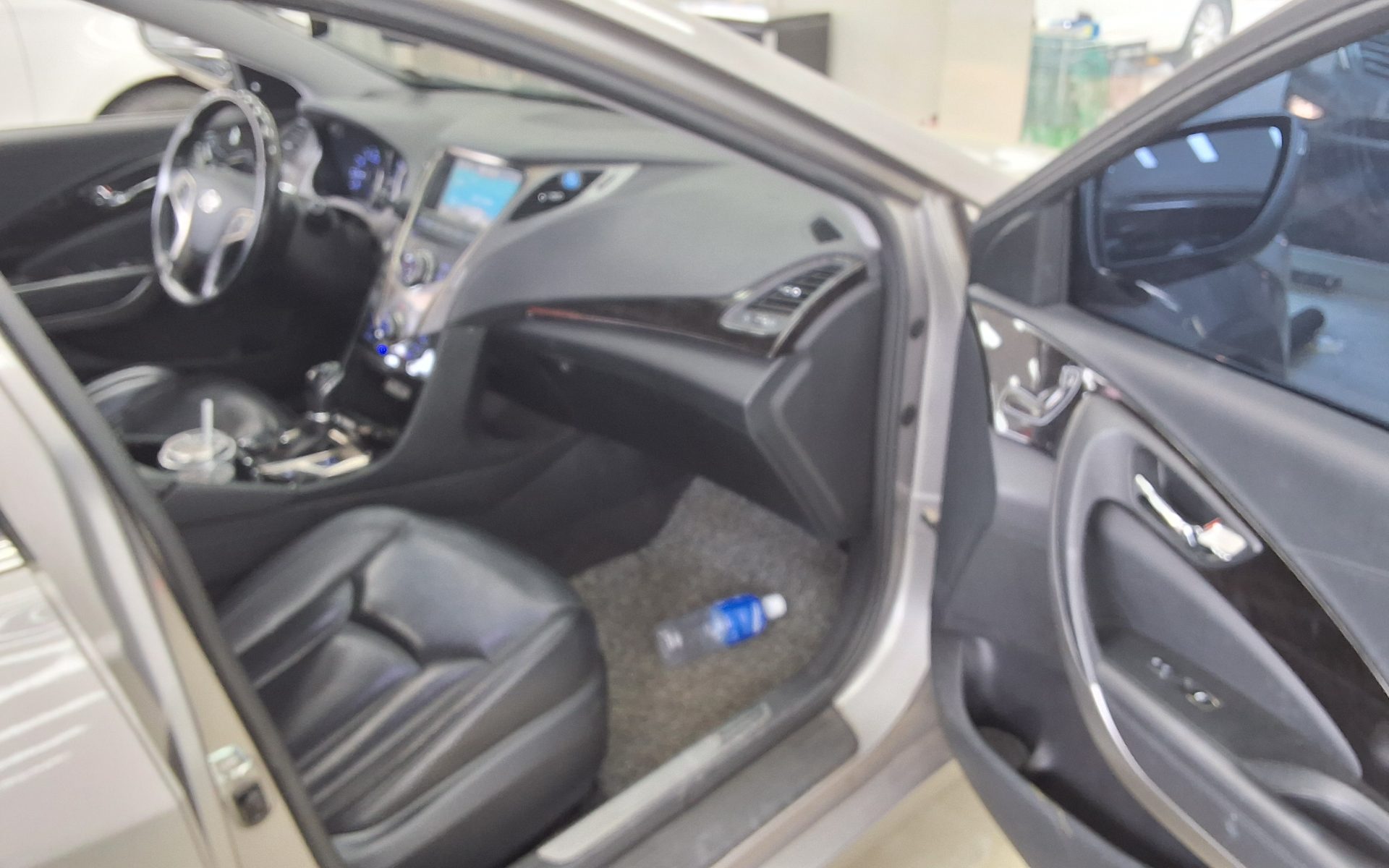 Hyundai Grandeur 2011 - Image 13