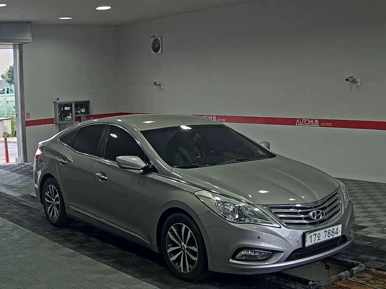Hyundai Grandeur 2011 - Image 2