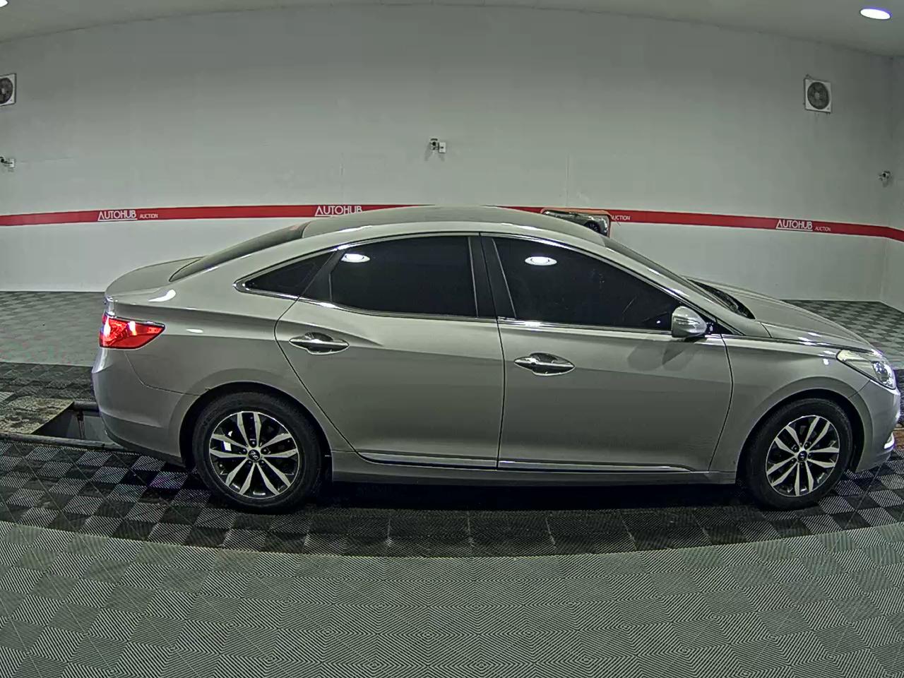 Hyundai Grandeur 2011 - Image 3