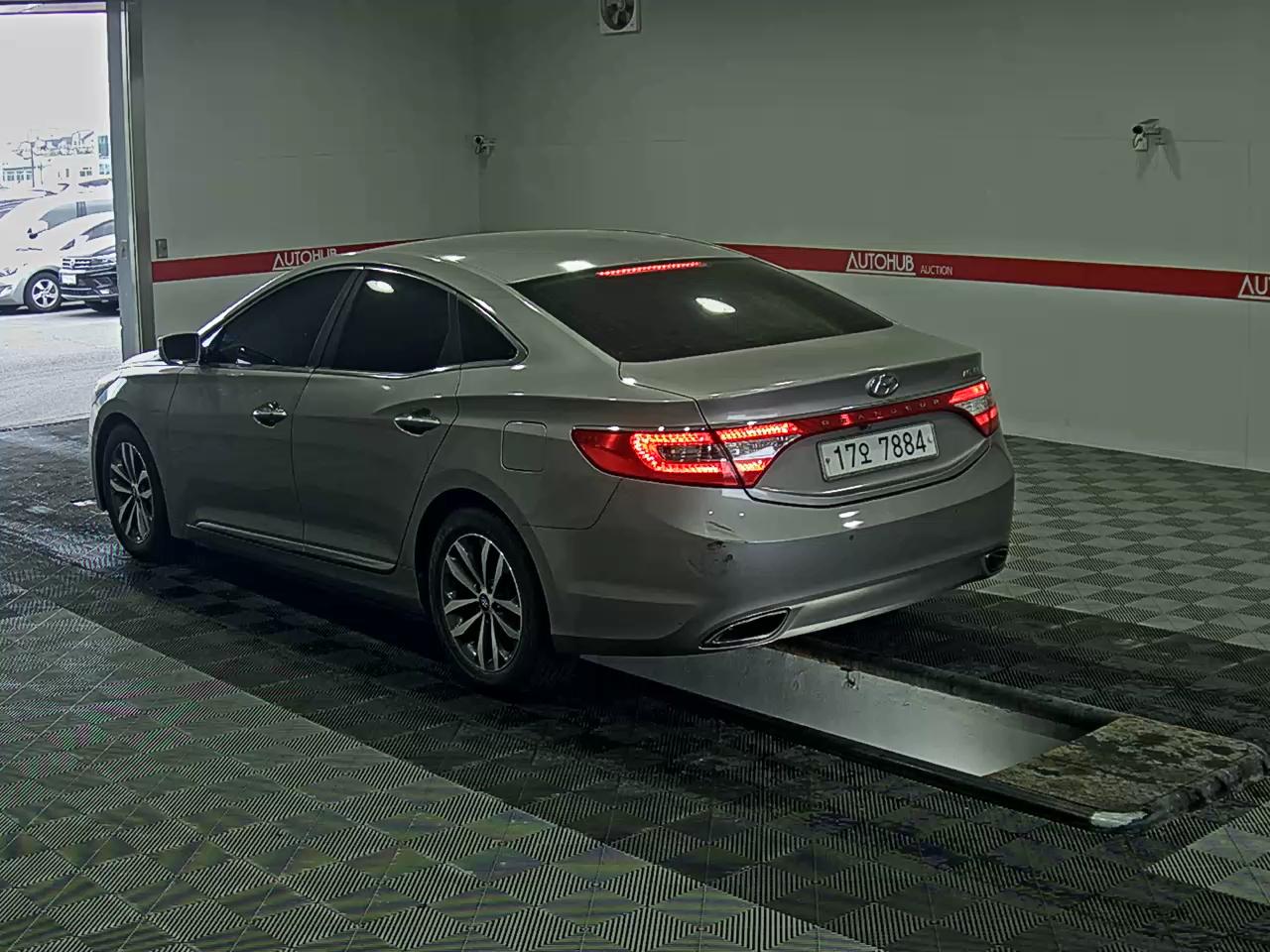 Hyundai Grandeur 2011 - Image 5