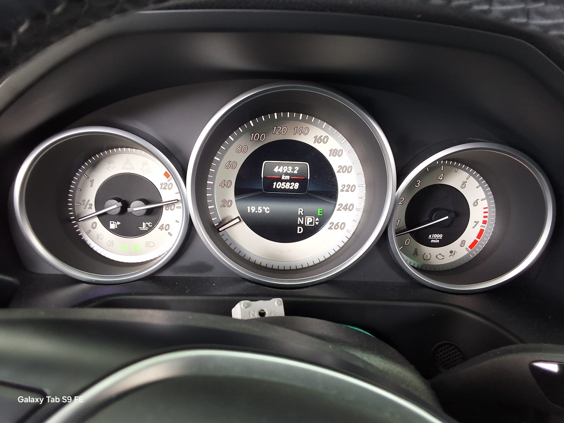 مرسيدس بنز إي كلاس 2015 - صورة 8