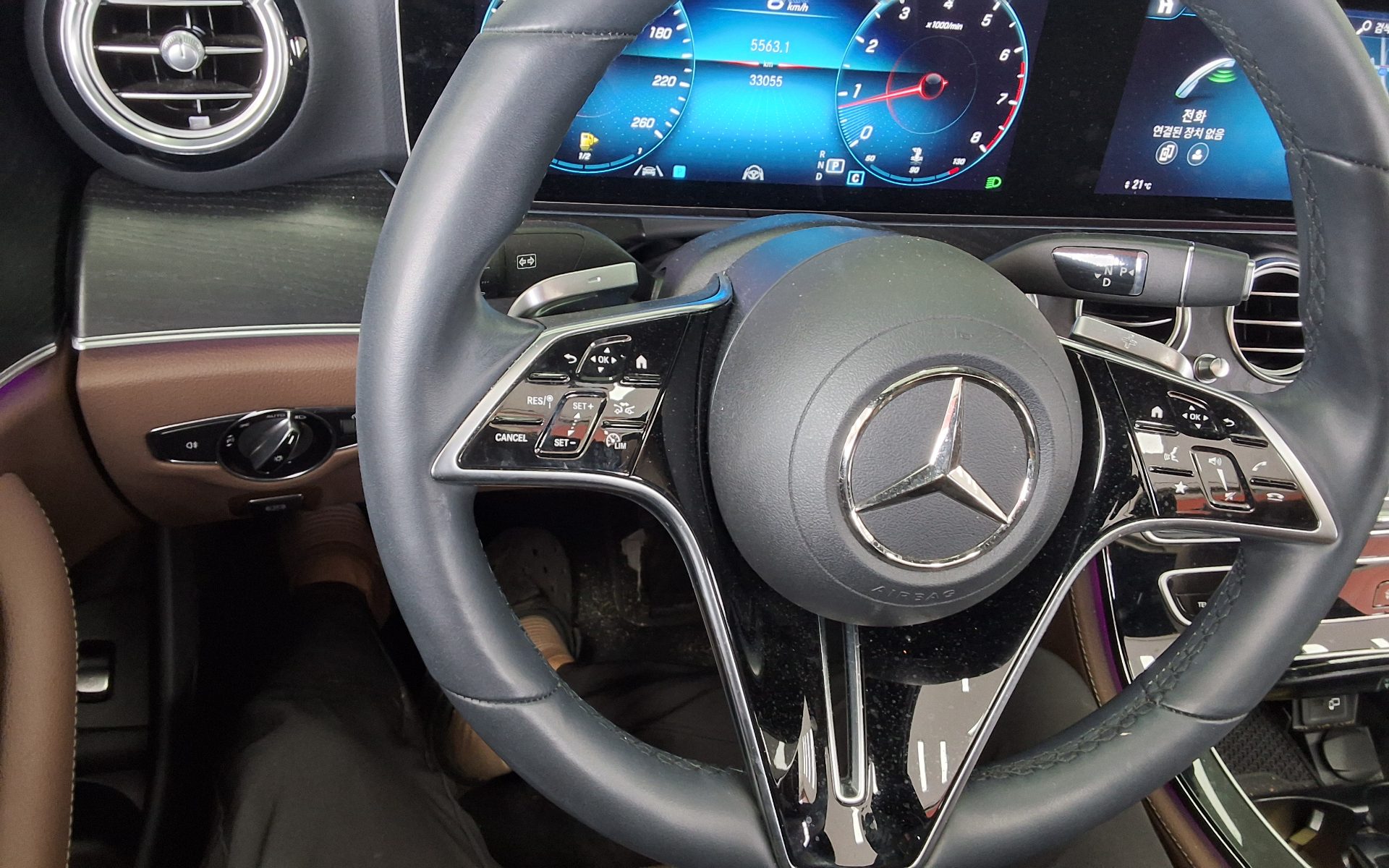 Mercedes-Benz E-Class 2022 - Image 16