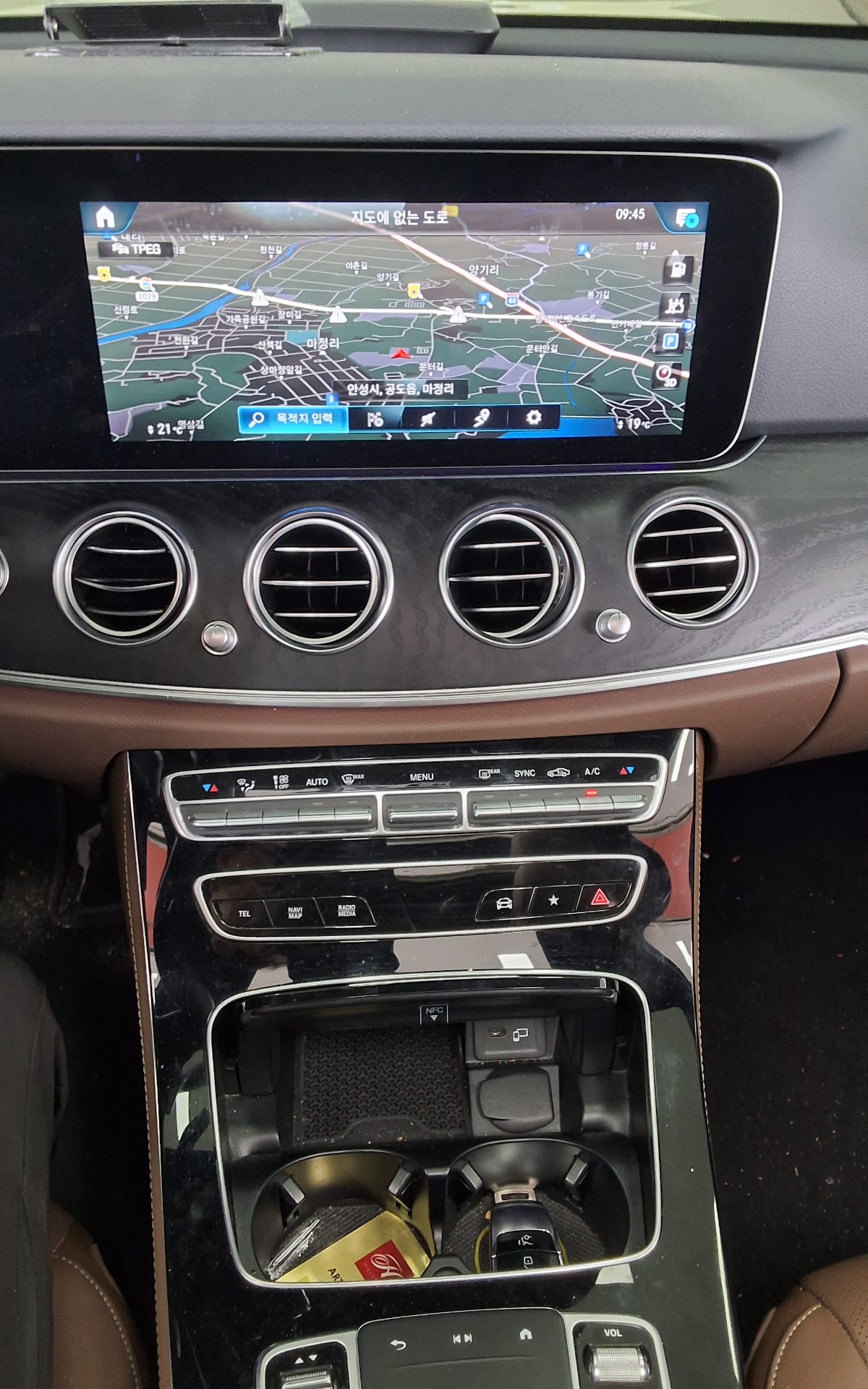 Mercedes-Benz E-Class 2022 - Image 17