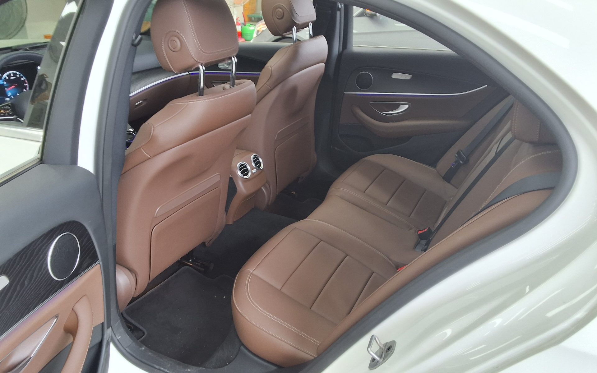 Mercedes-Benz E-Class 2022 - Image 11