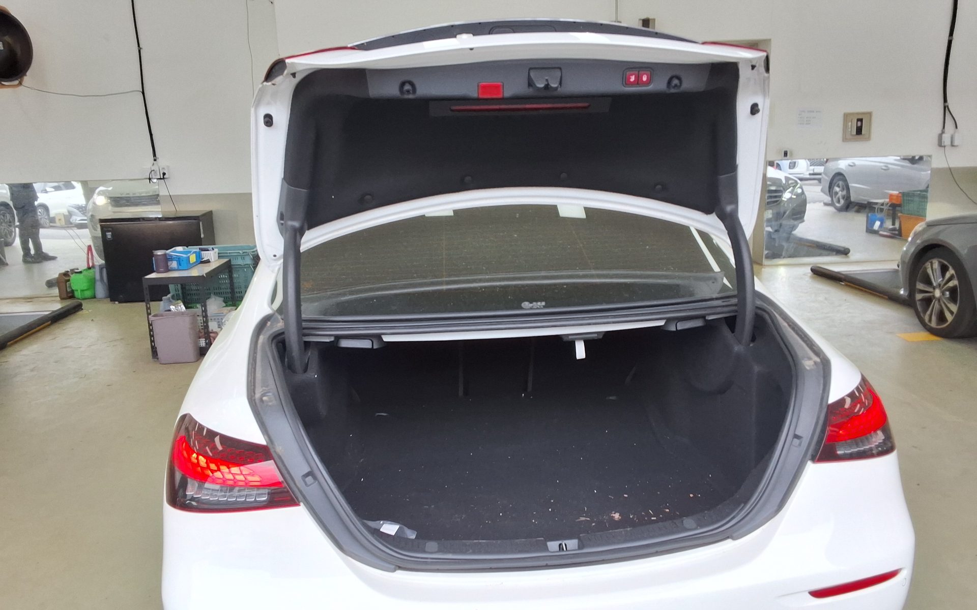 Mercedes-Benz E-Class 2022 - Image 14