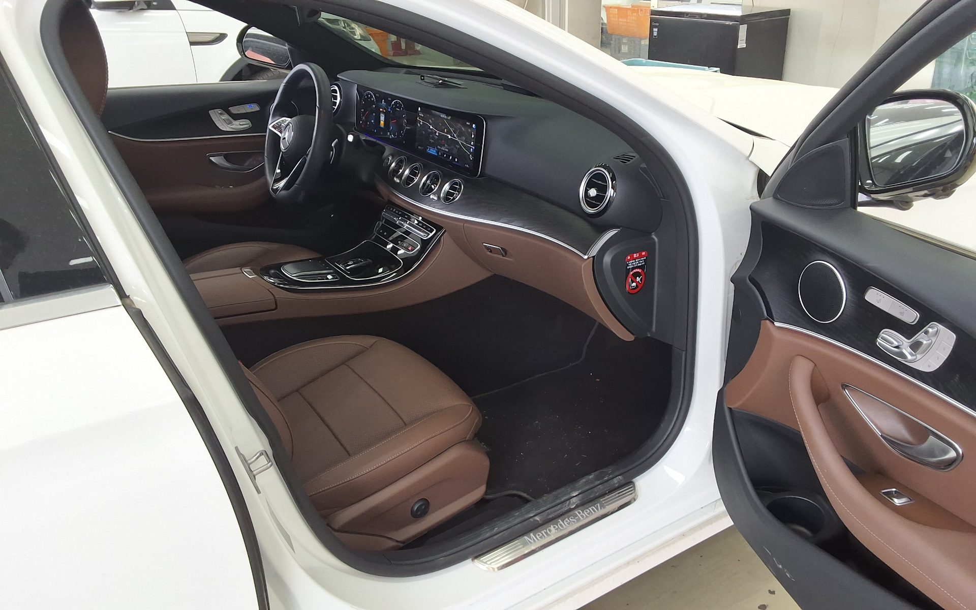 Mercedes-Benz E-Class 2022 - Image 13