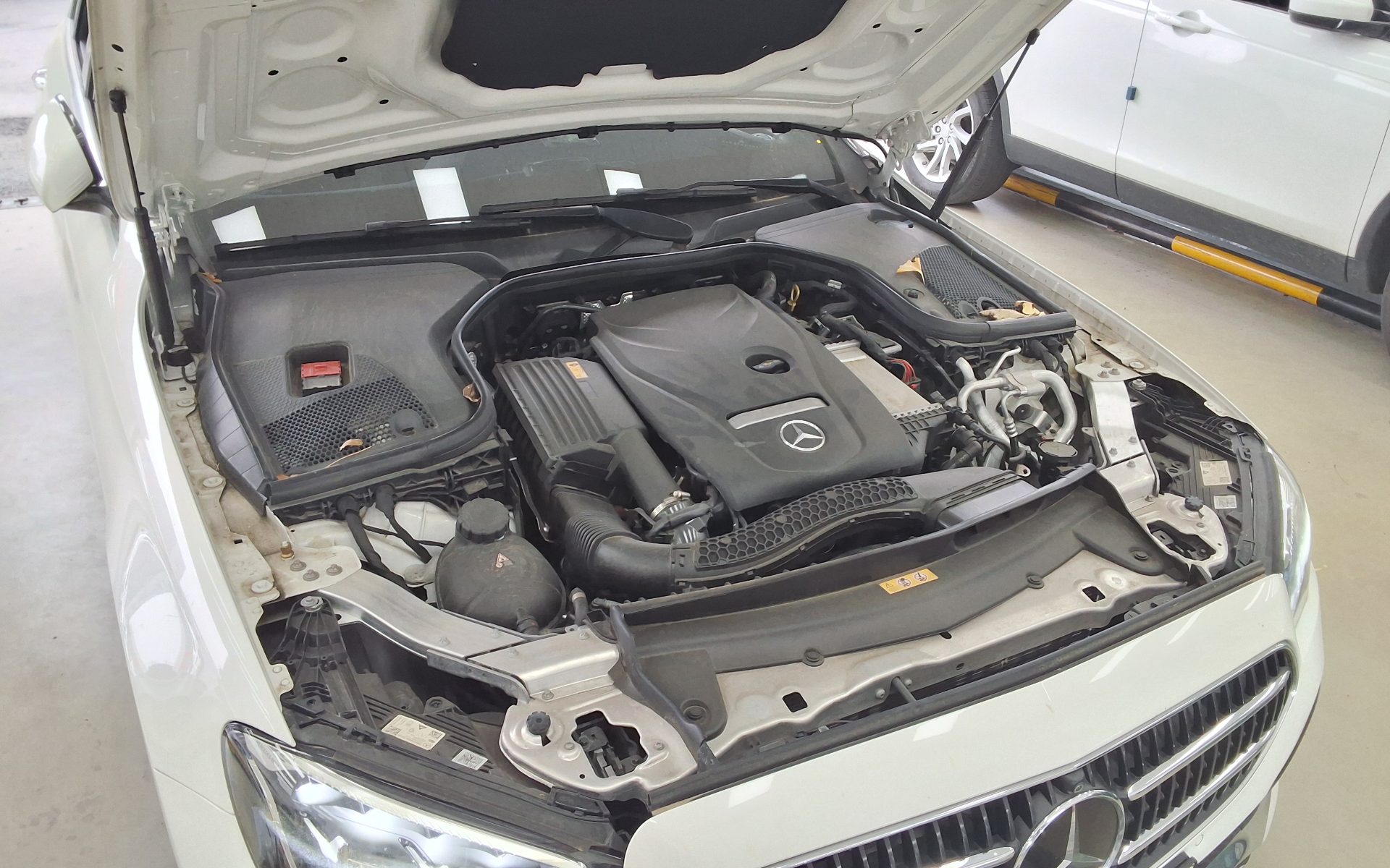 Mercedes-Benz E-Class 2022 - Image 21