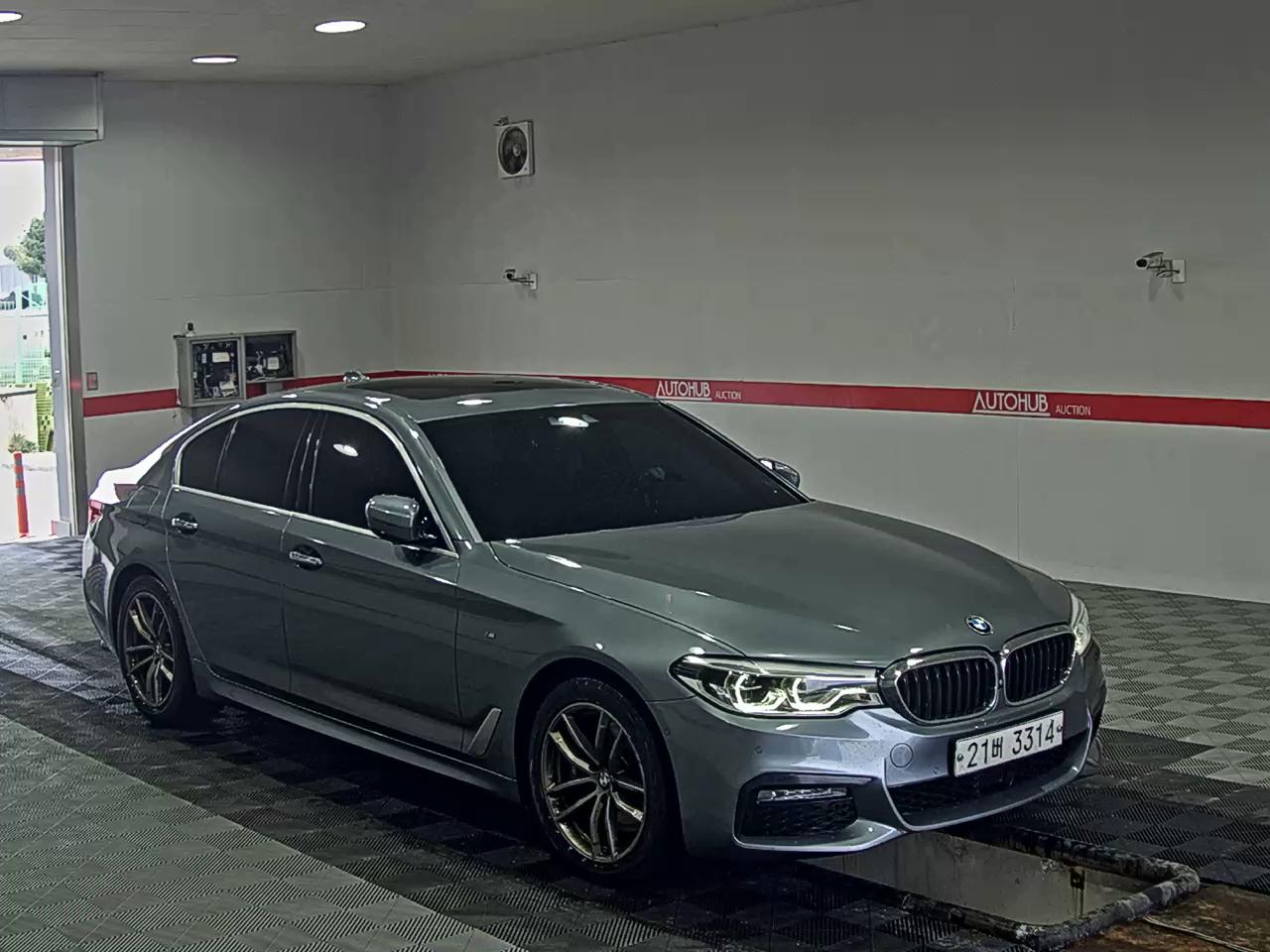 BMW 5 시리즈 2018 - 이미지 2