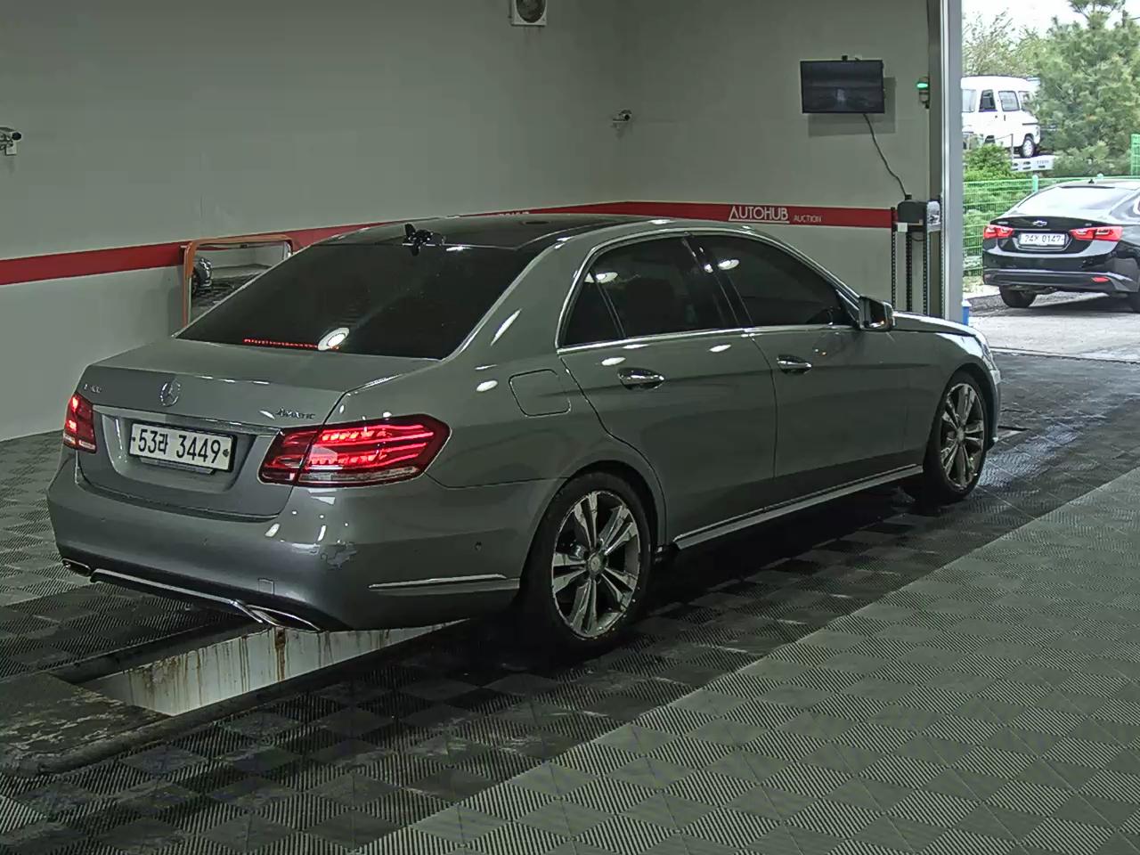 مرسيدس بنز إي كلاس 2015 - صورة 4