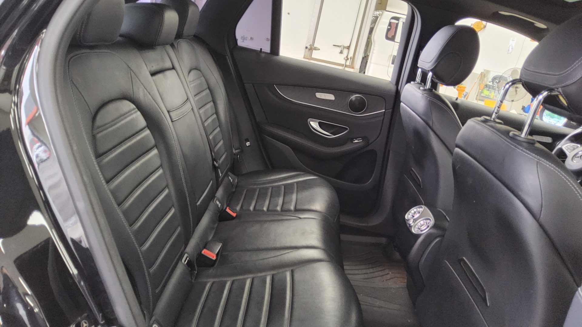 مرسيدس بنز GLC 2018 - صورة 12