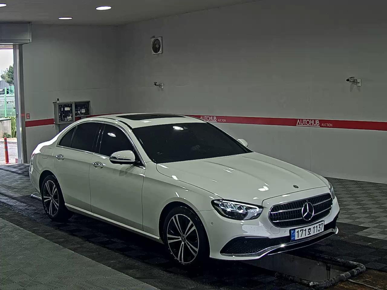 Mercedes-Benz E-Class 2022 - Image 2