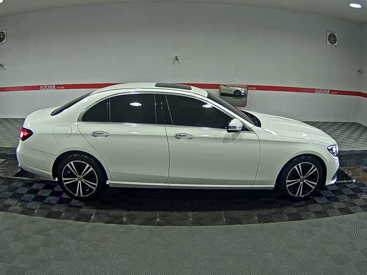 Mercedes-Benz E-Class 2022 - Image 3