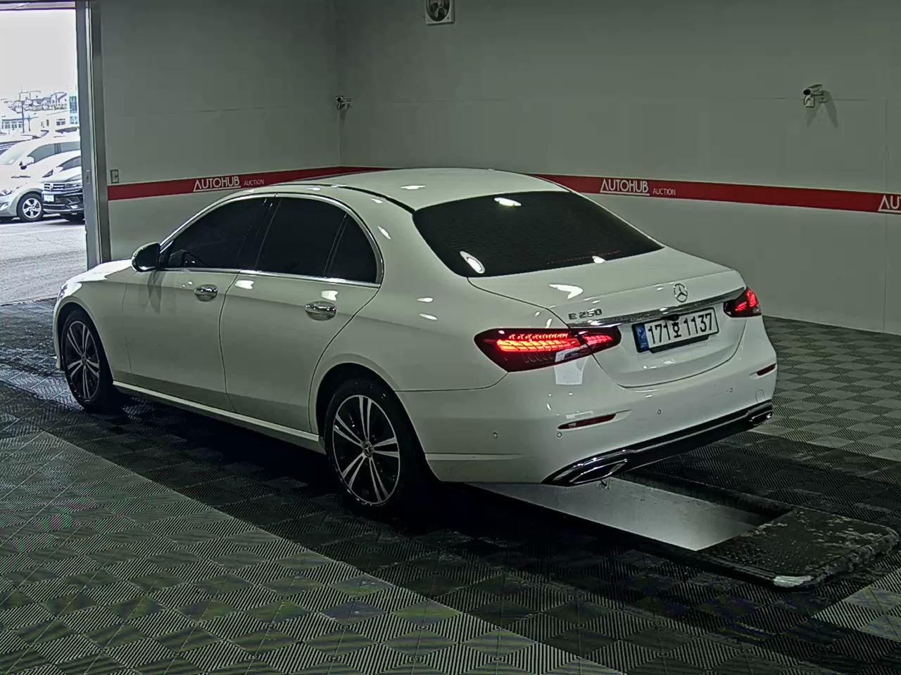 Mercedes-Benz E-Class 2022 - Image 5