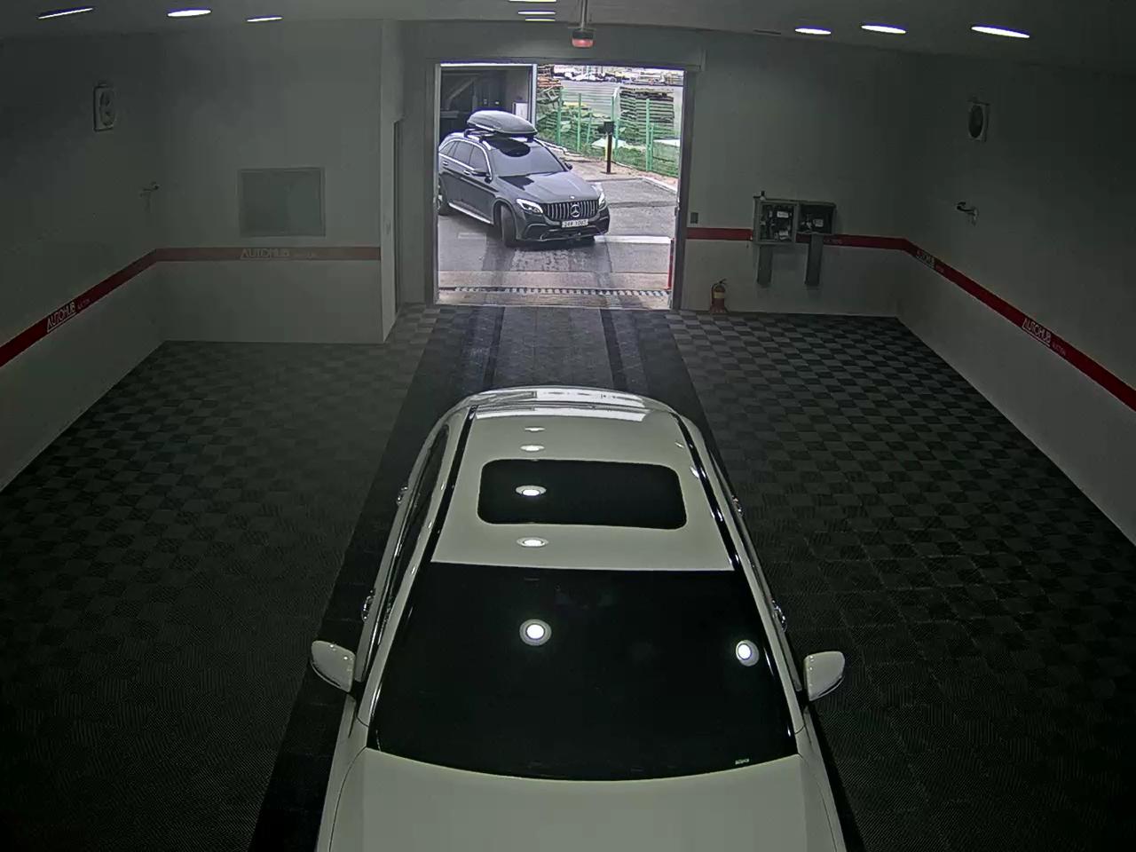 Mercedes-Benz E-Class 2022 - Image 6