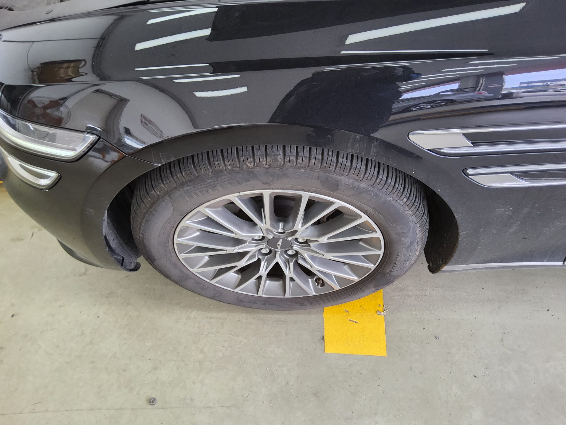 Hyundai Genesis 2023 - Image 18