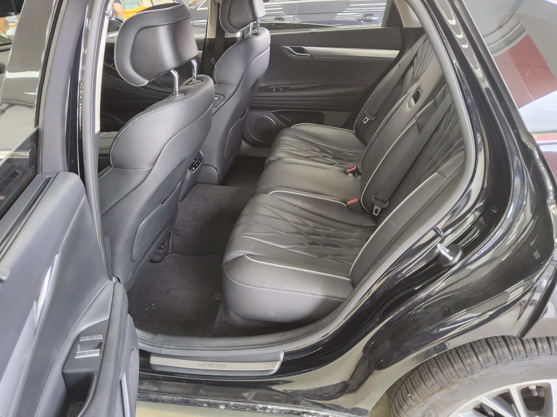 Hyundai Genesis 2023 - Image 11