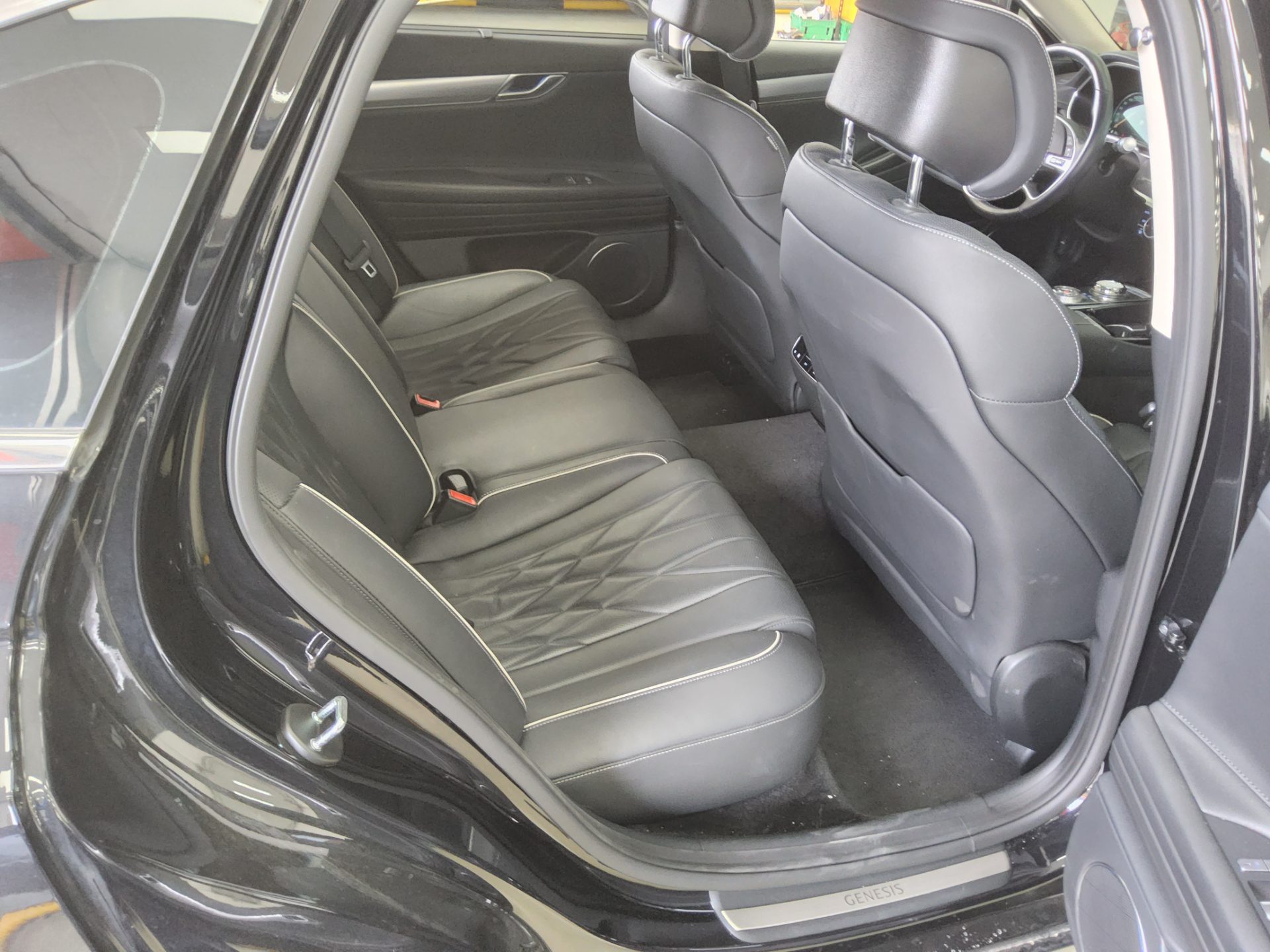 Hyundai Genesis 2023 - Image 12