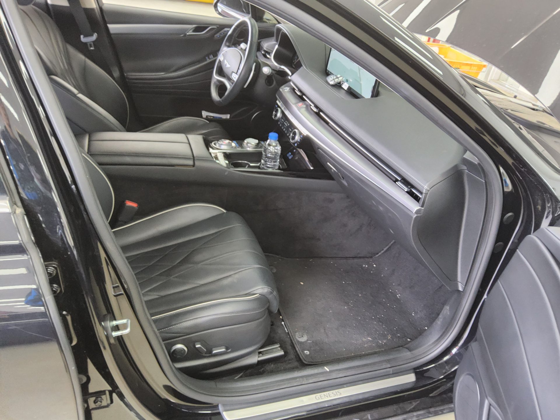 Hyundai Genesis 2023 - Image 13