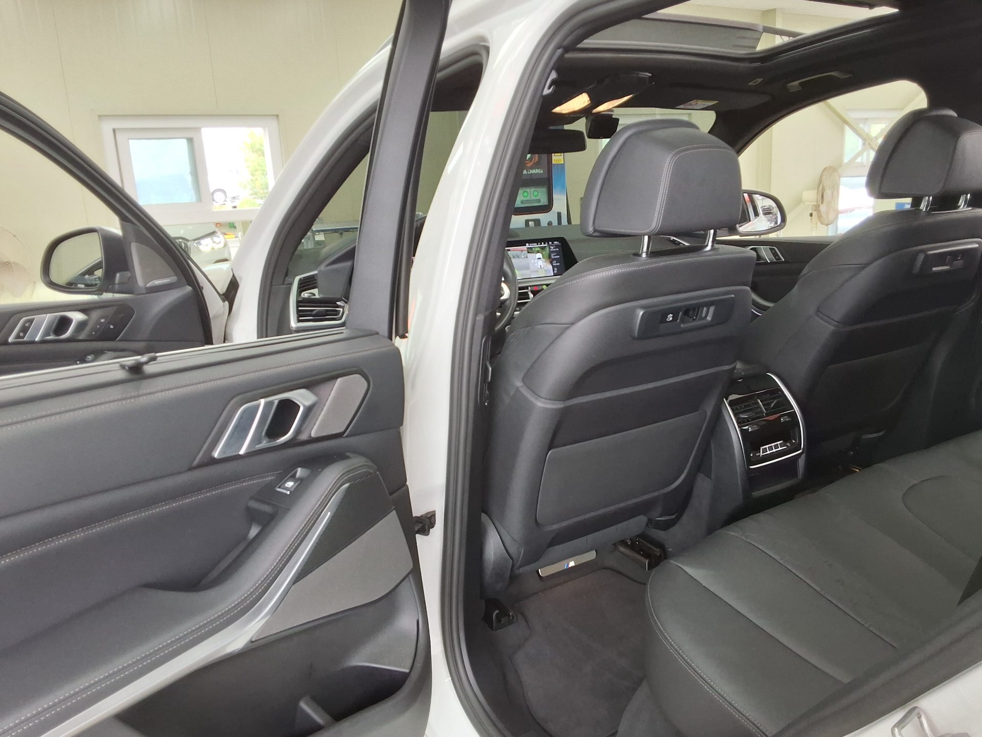 بي إم دبليو X5 2023 - صورة 11