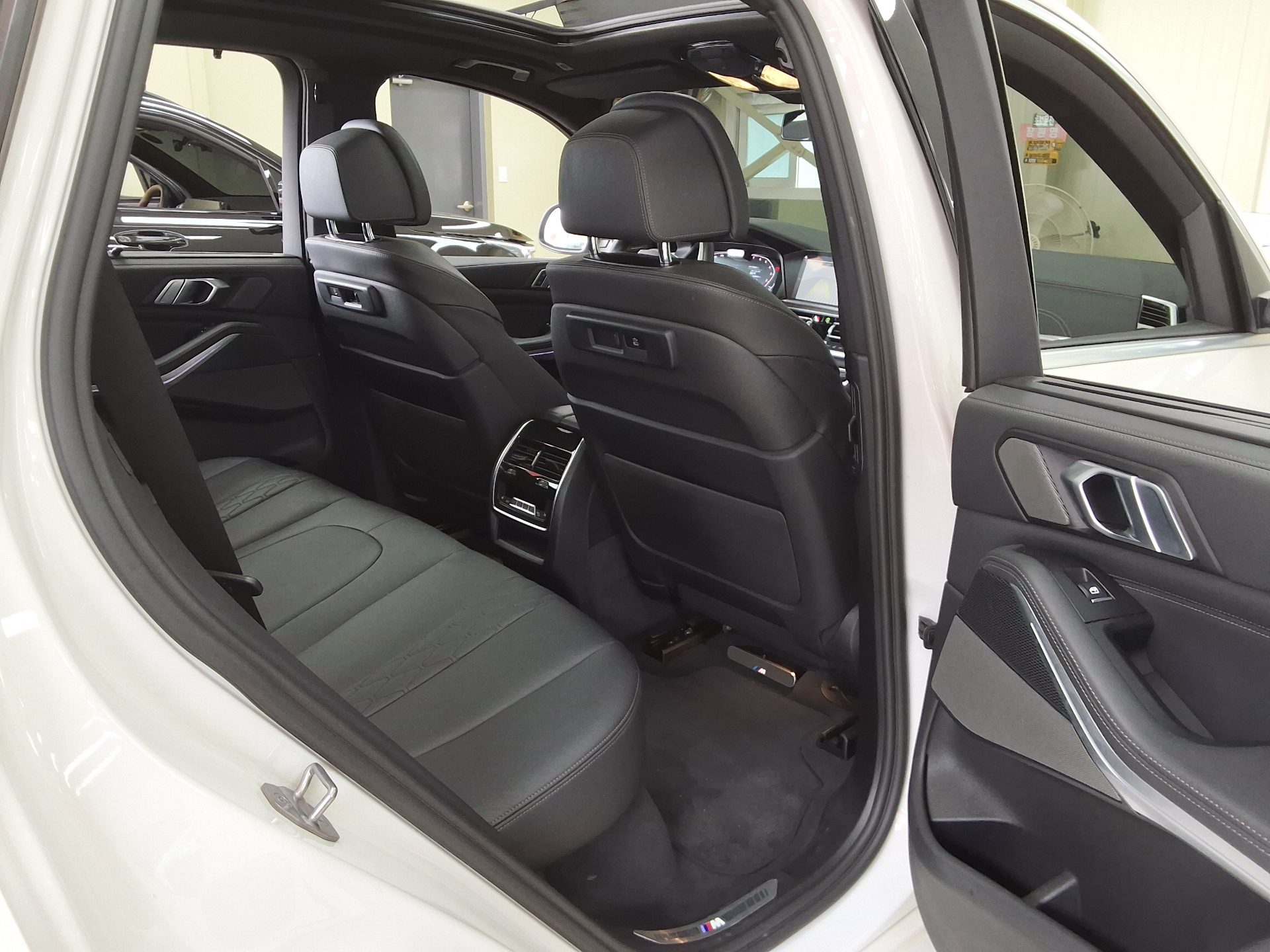 بي إم دبليو X5 2023 - صورة 12