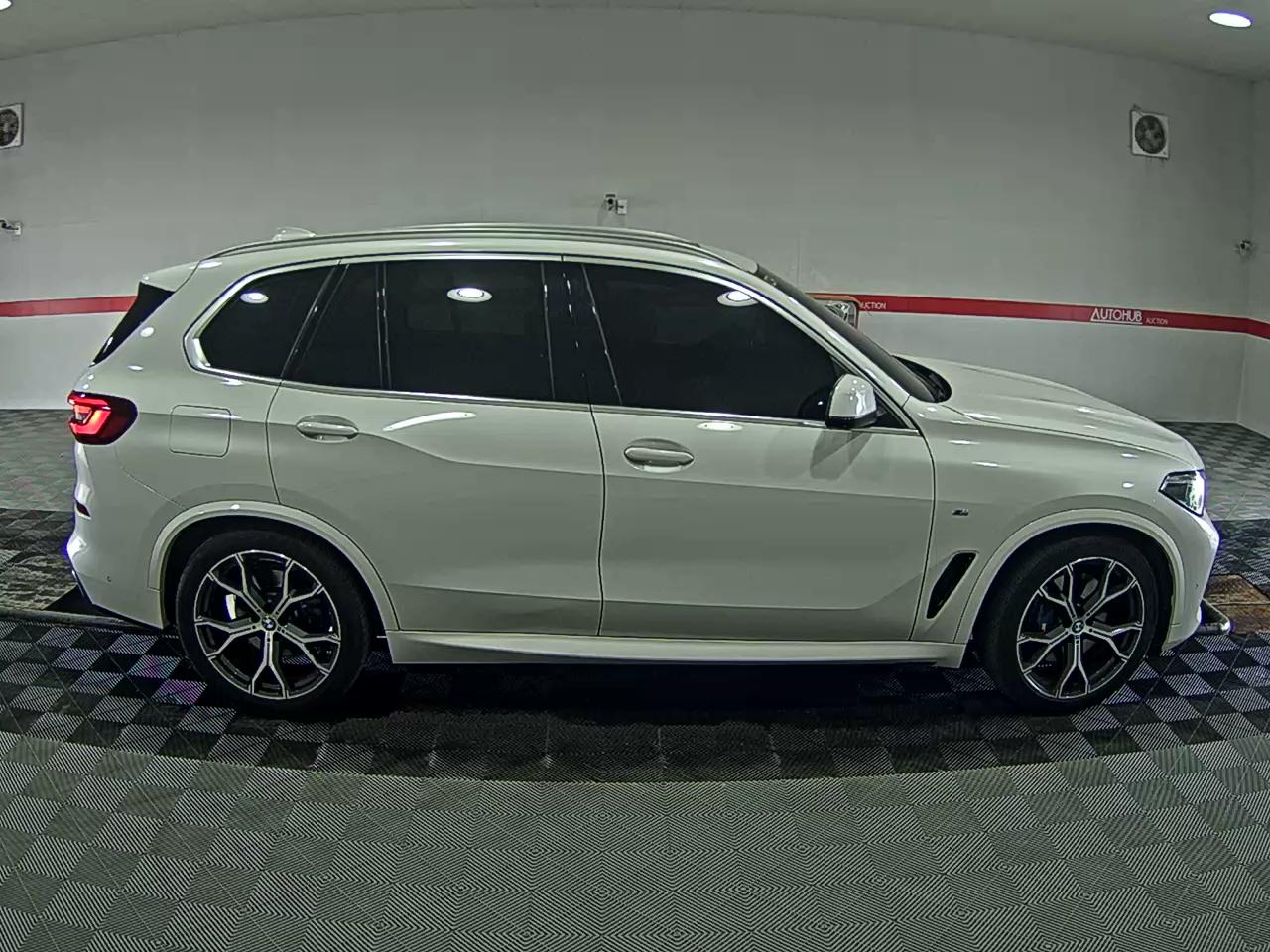 بي إم دبليو X5 2023 - صورة 3