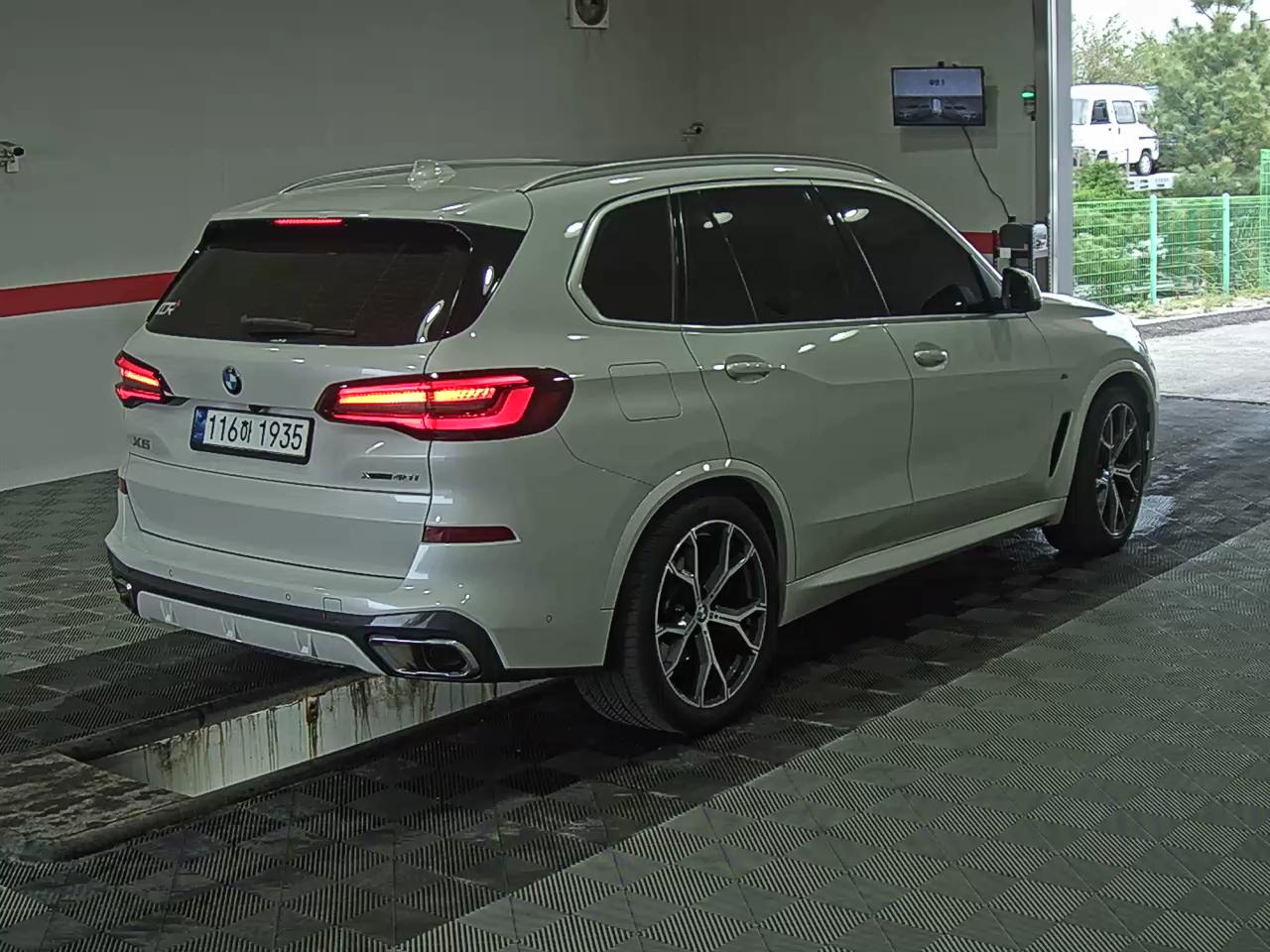 بي إم دبليو X5 2023 - صورة 4