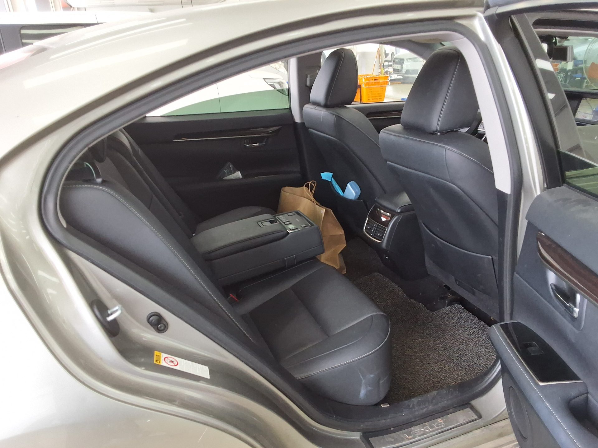 Lexus ES - 12