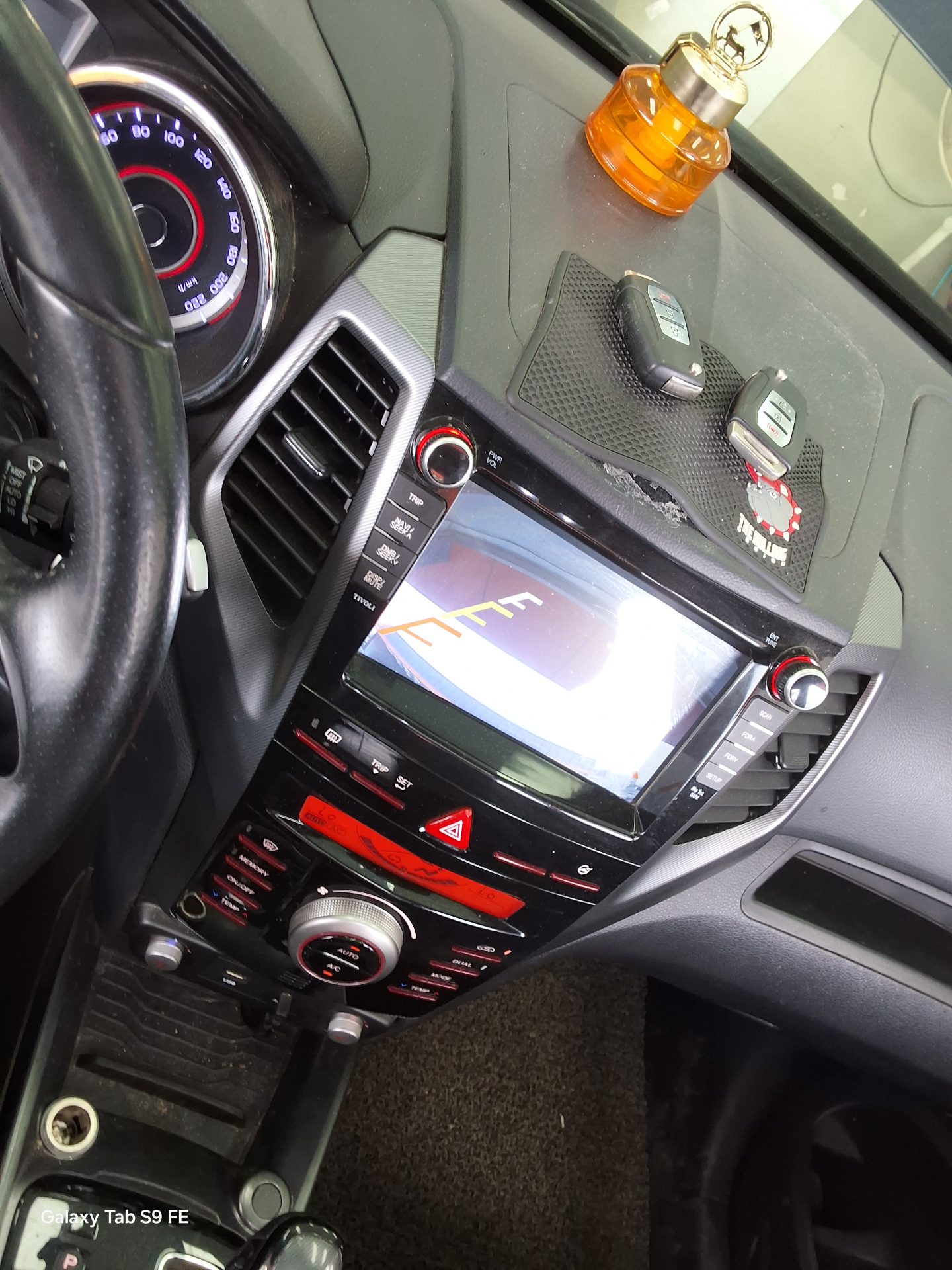 KG Mobility Tivoli 2017 - Image 17