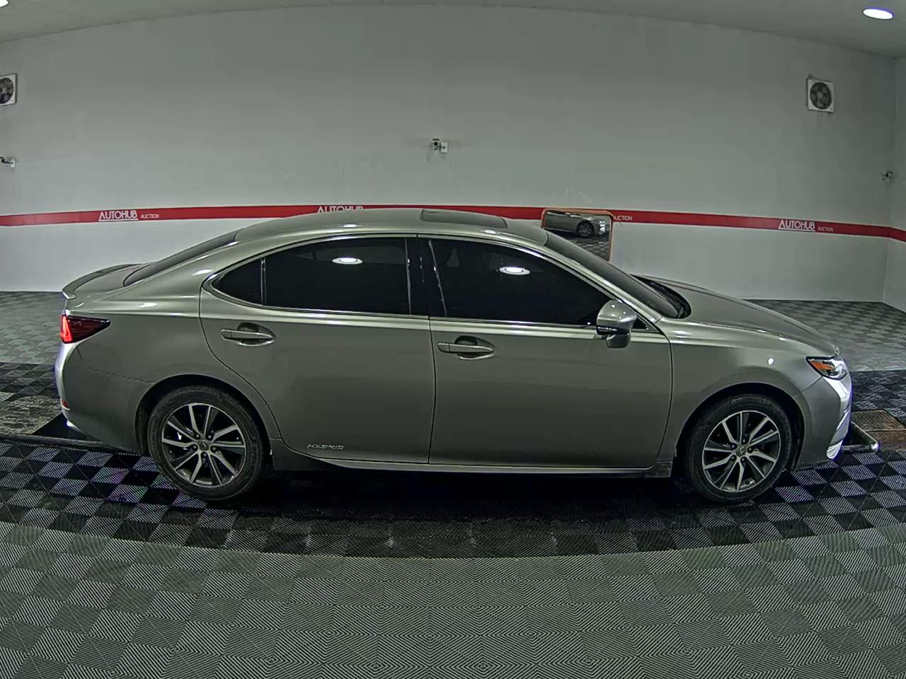 Lexus ES - 3