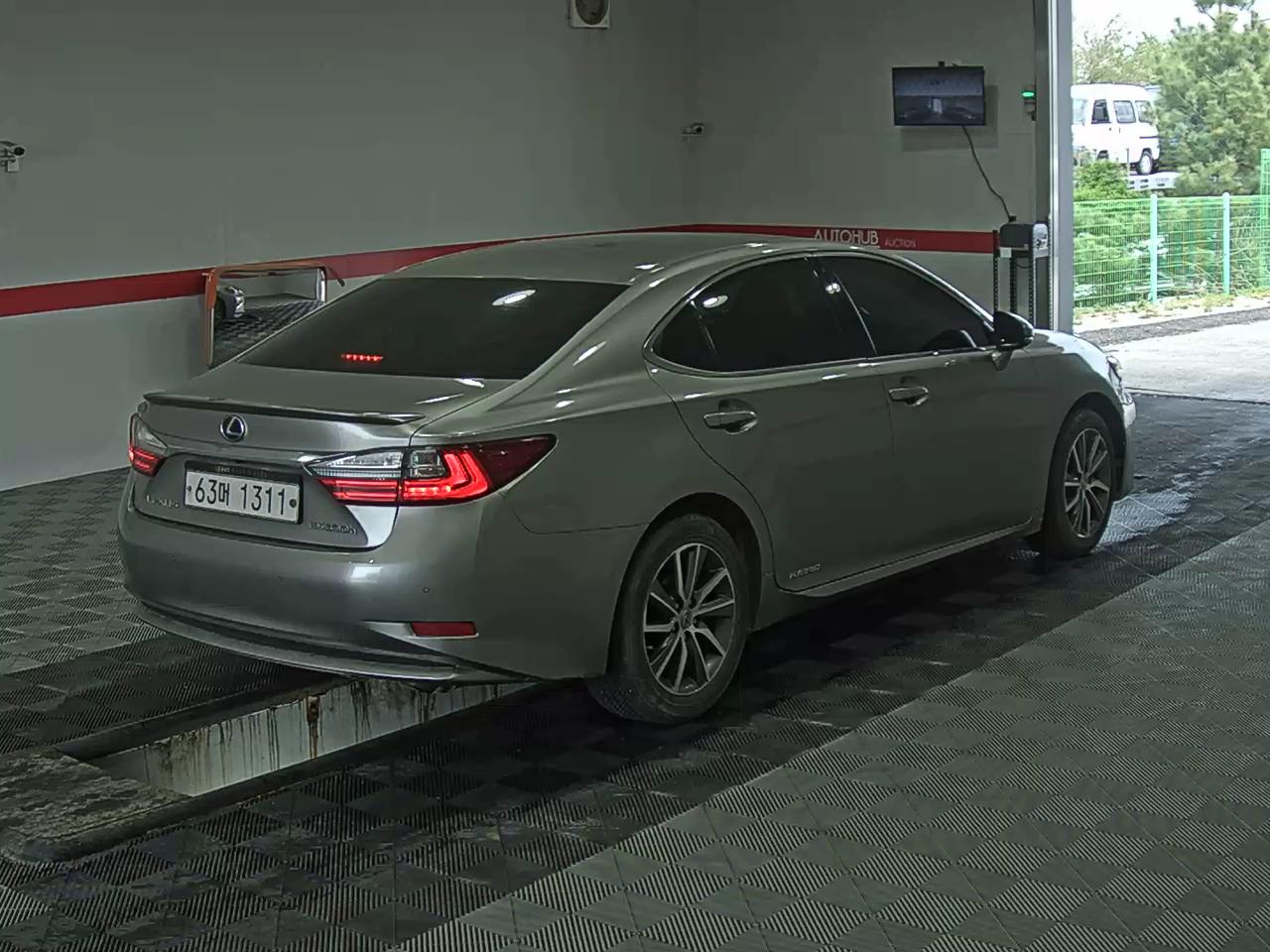 Lexus ES - 4
