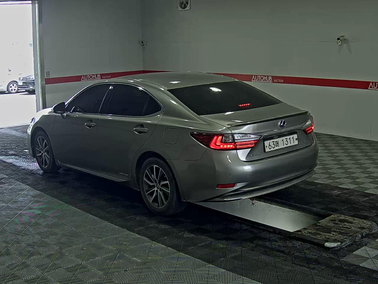Lexus ES - 5