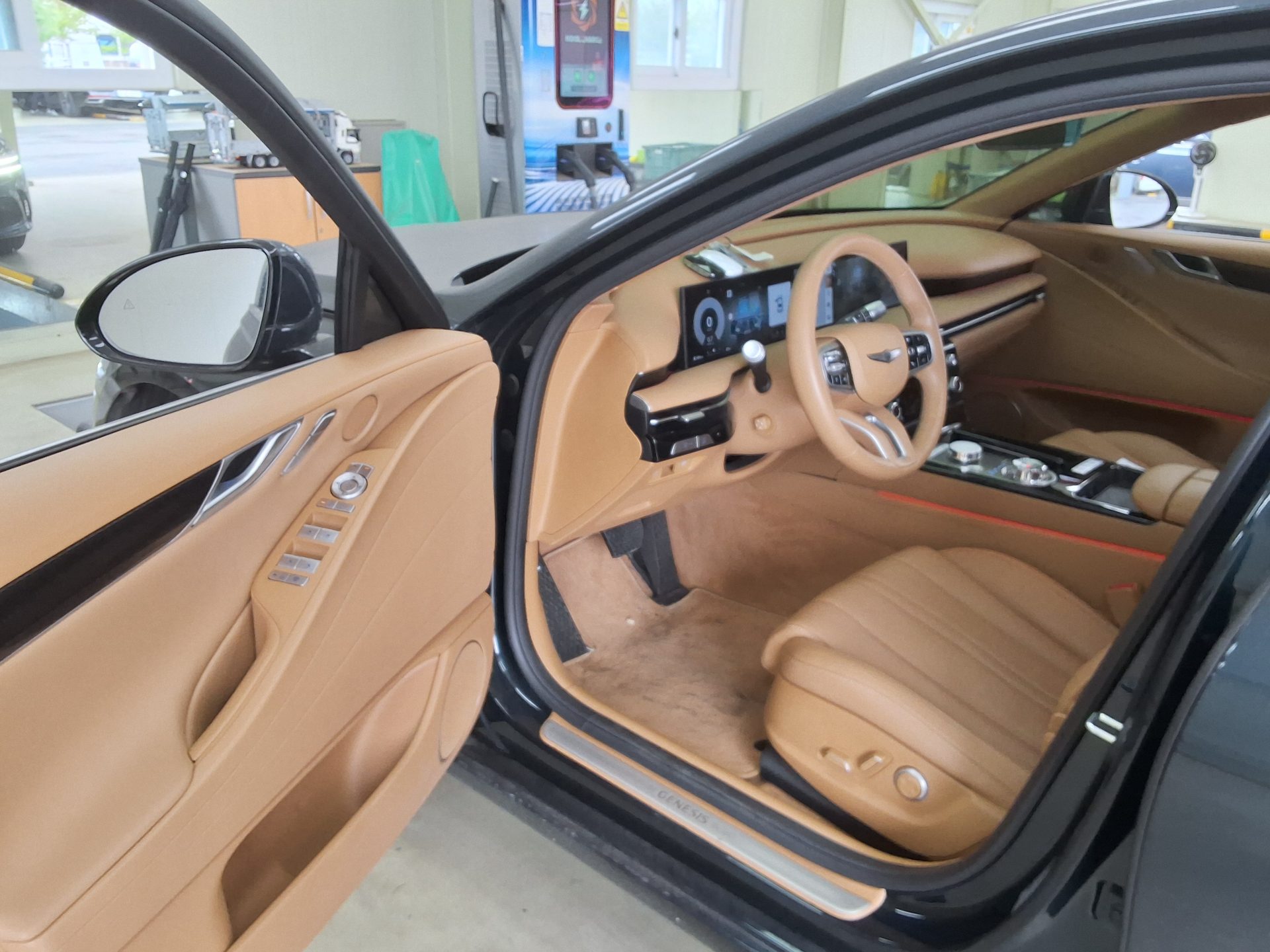 2025 - genesis g80